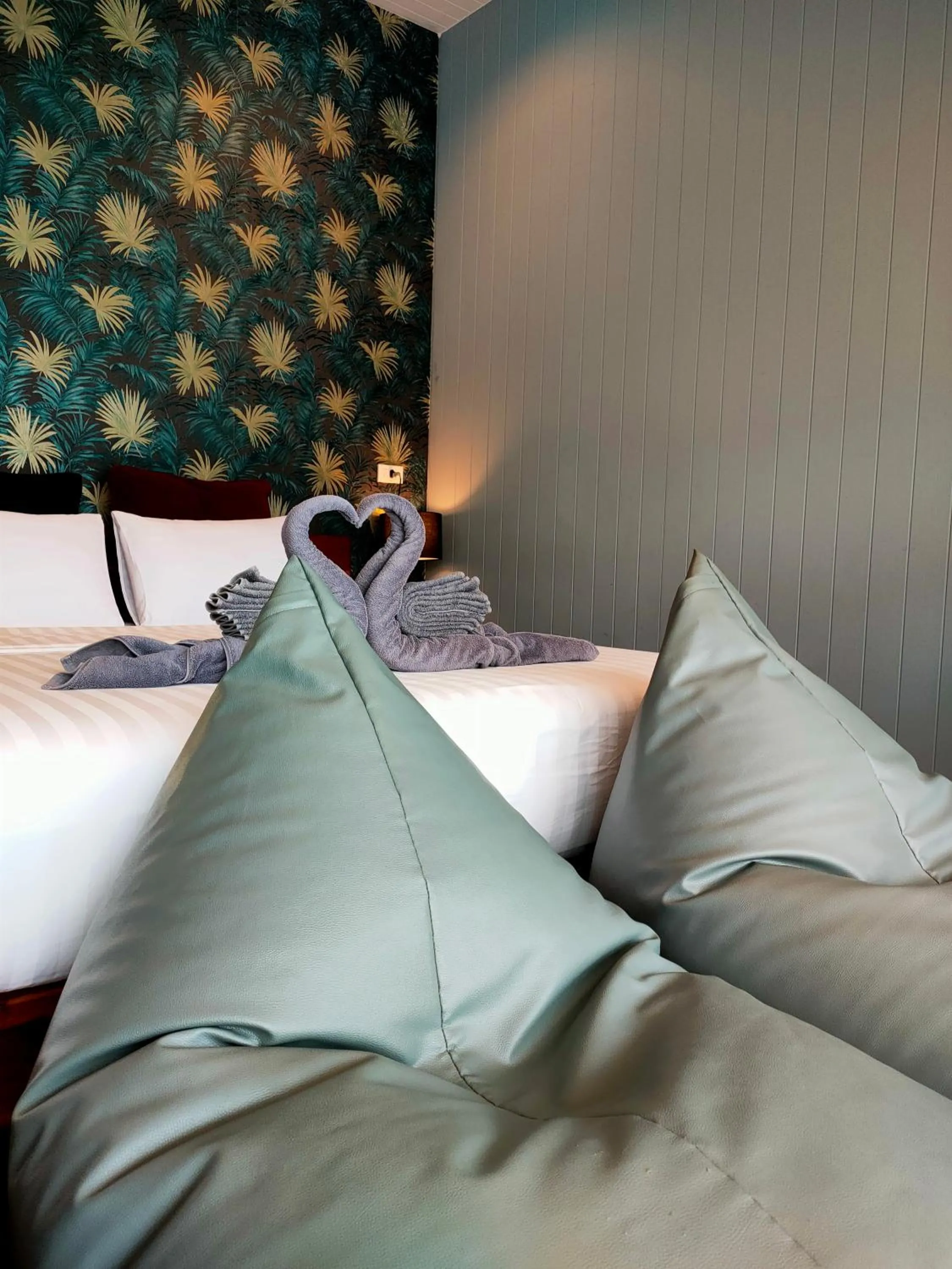 Bedroom, Bed in Rimwang The River Life