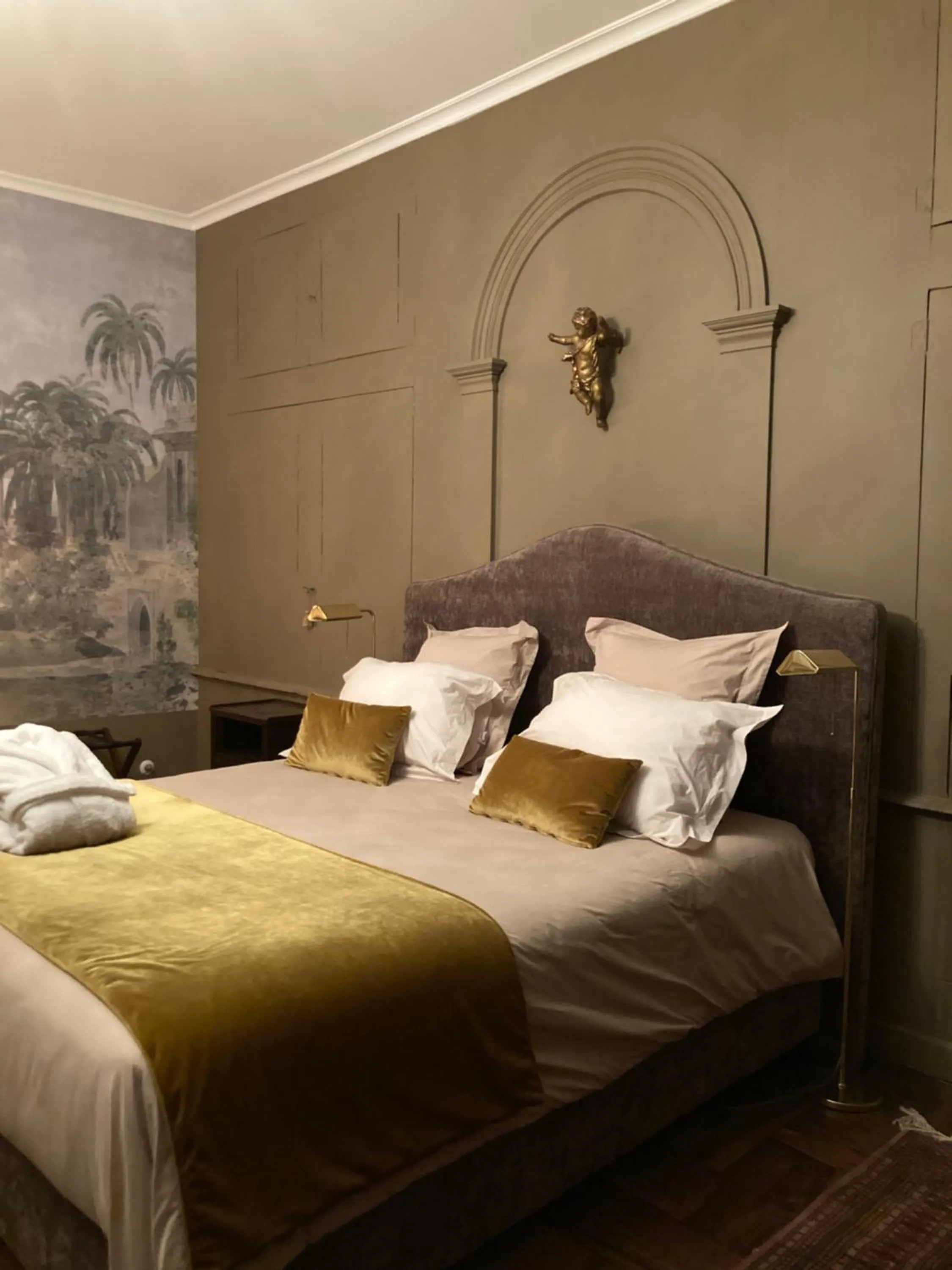 Property building, Bed in Domaine de Chalaniat