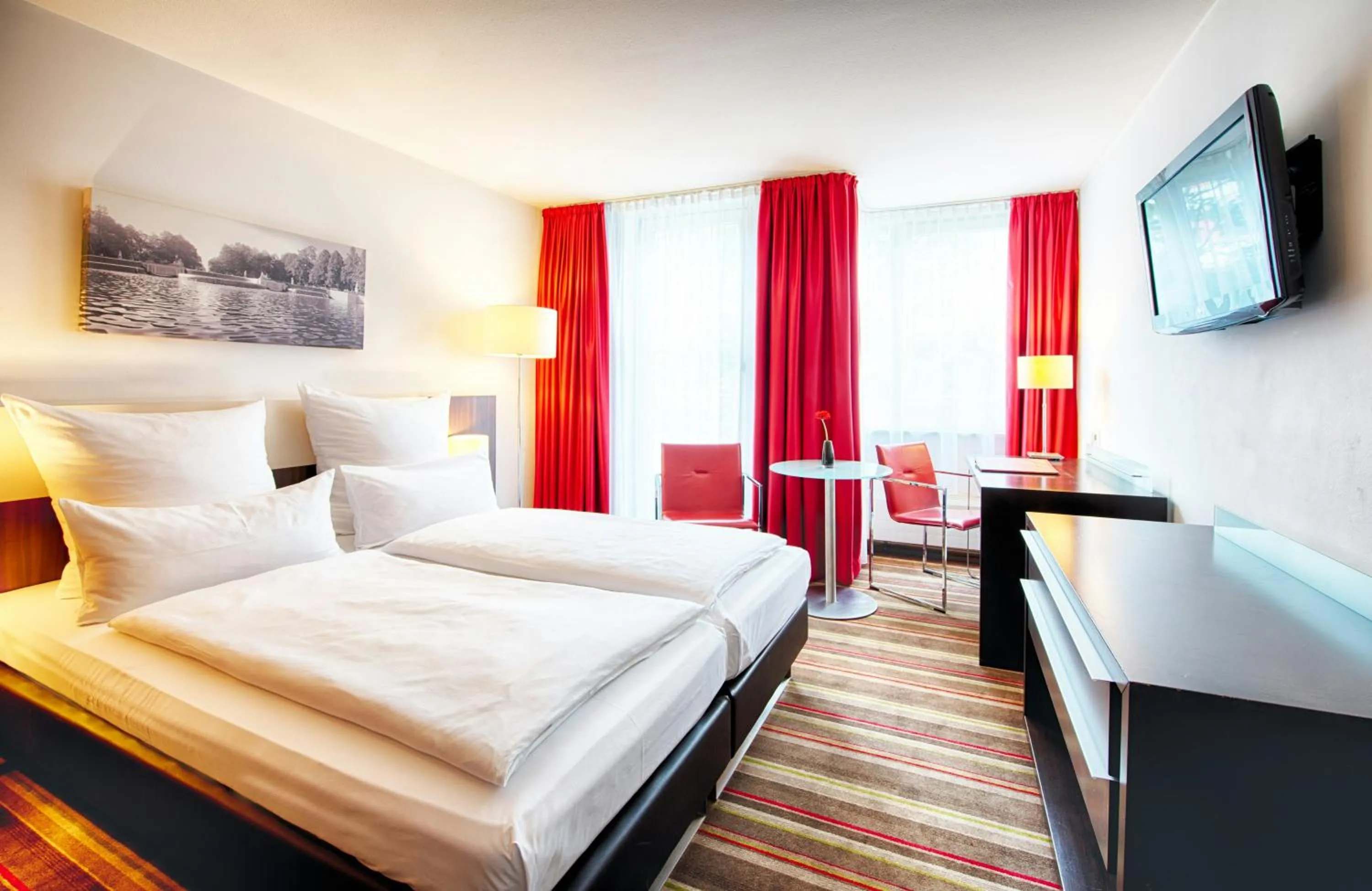Photo of the whole room, Bed in Leonardo Hotel München City West