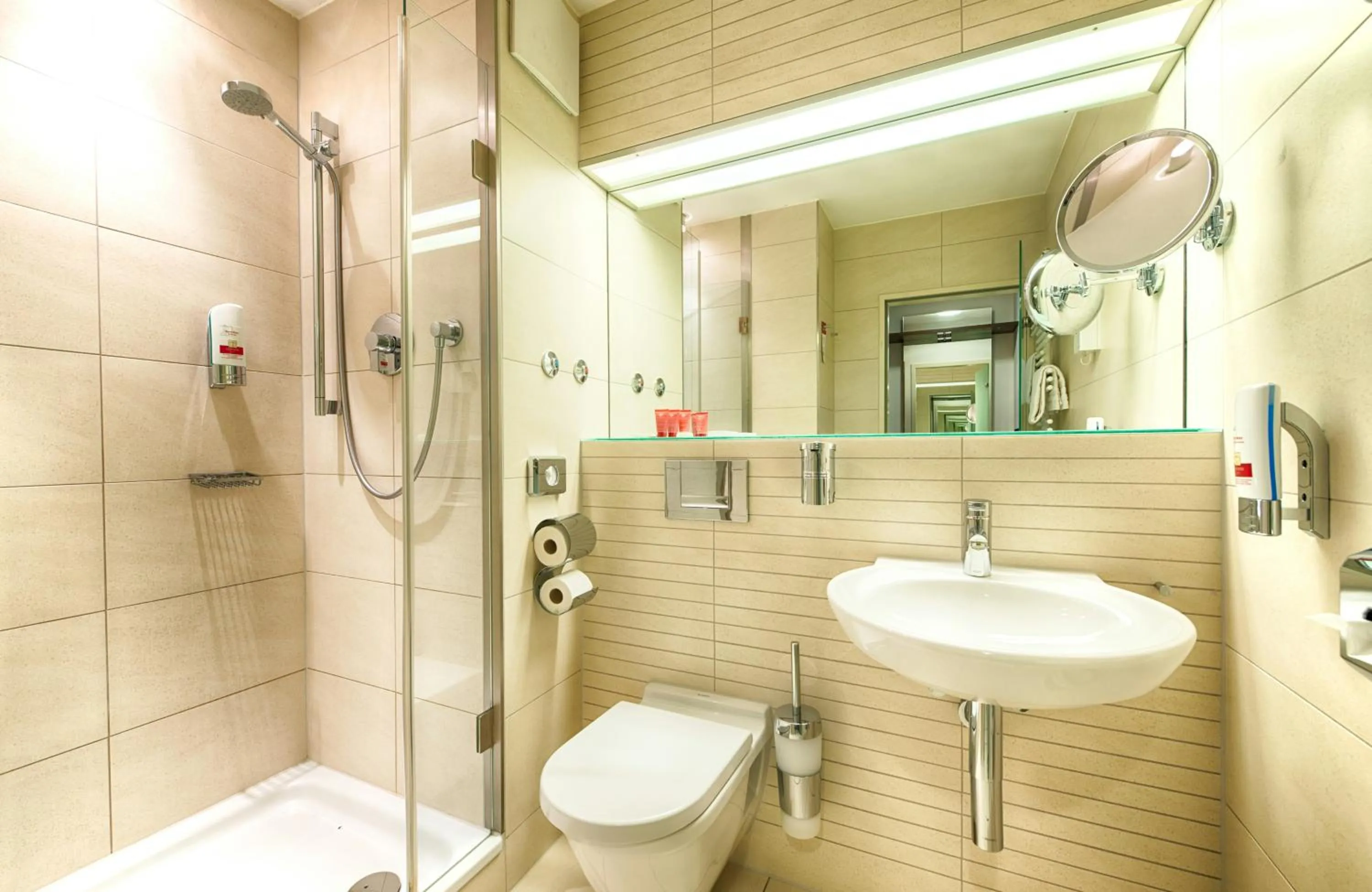 Bathroom in Leonardo Hotel München City West