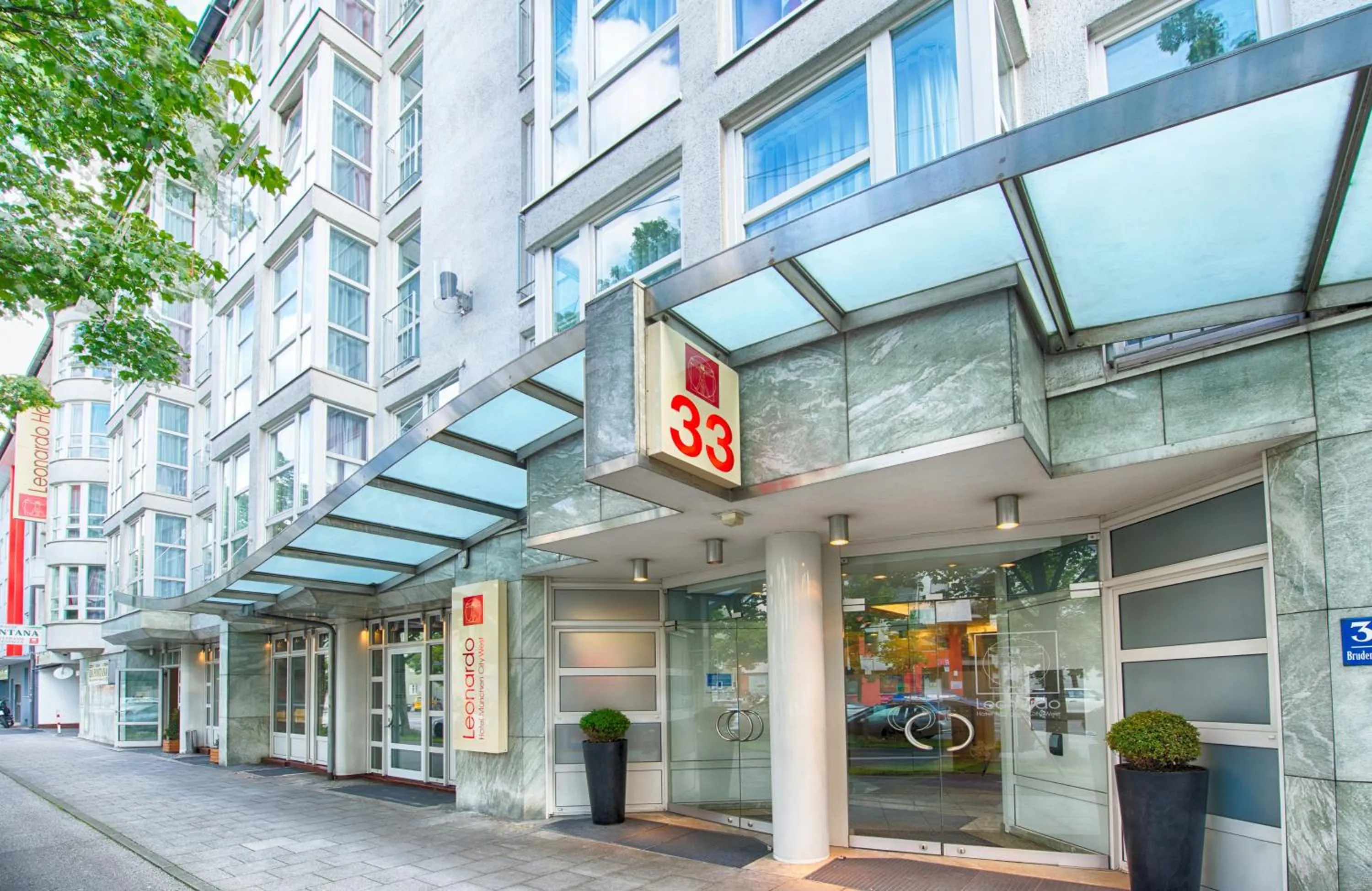 Facade/entrance in Leonardo Hotel München City West