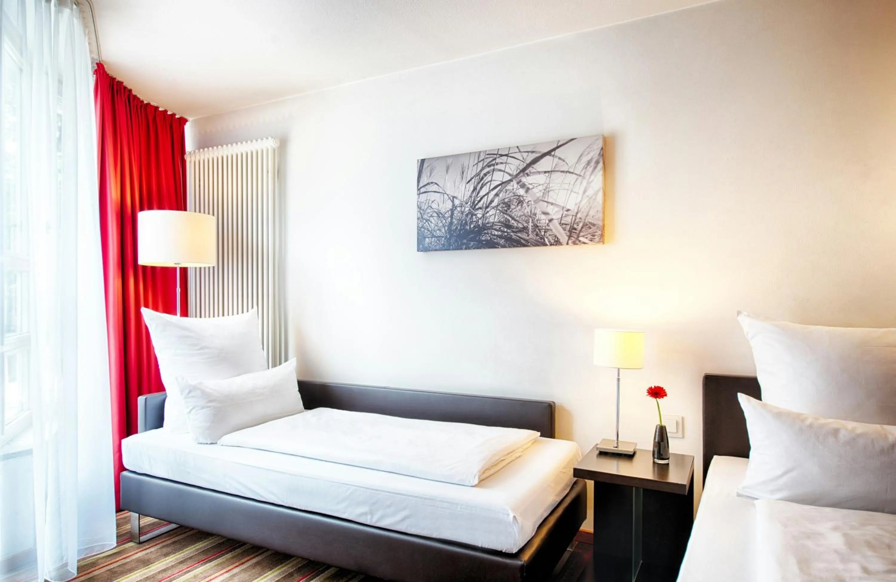 Photo of the whole room, Bed in Leonardo Hotel München City West