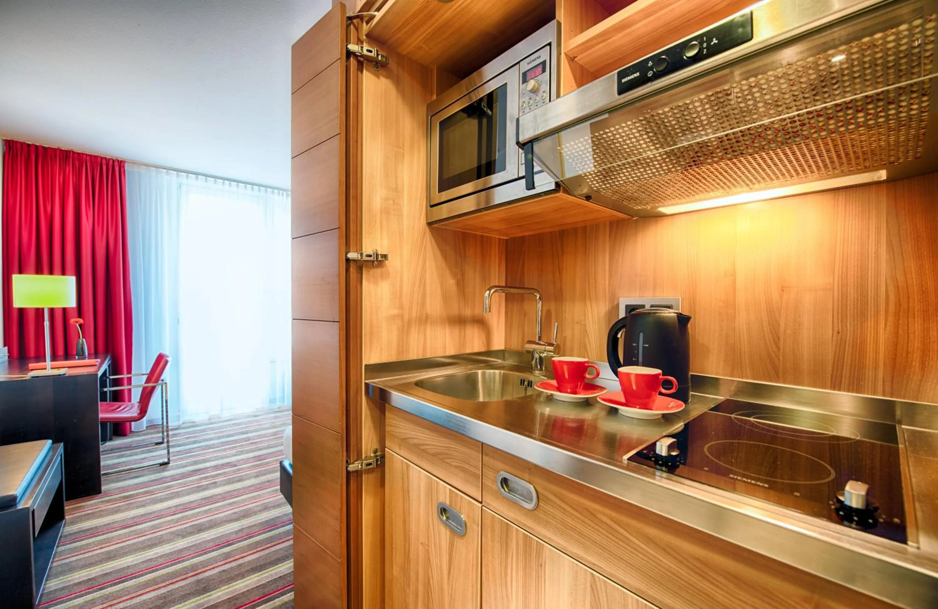 Photo of the whole room in Leonardo Hotel München City West