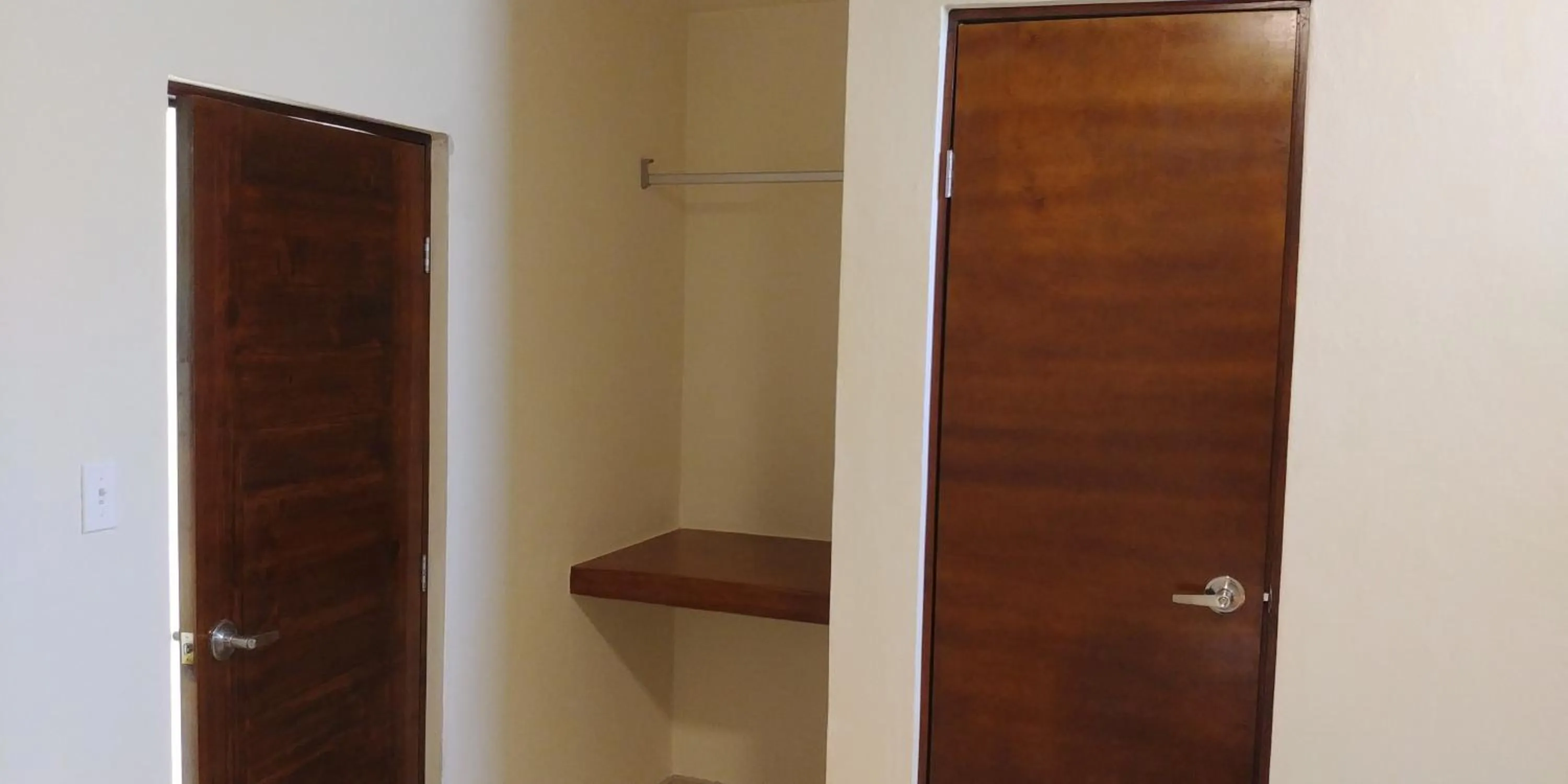 wardrobe in Hotel Lorimar