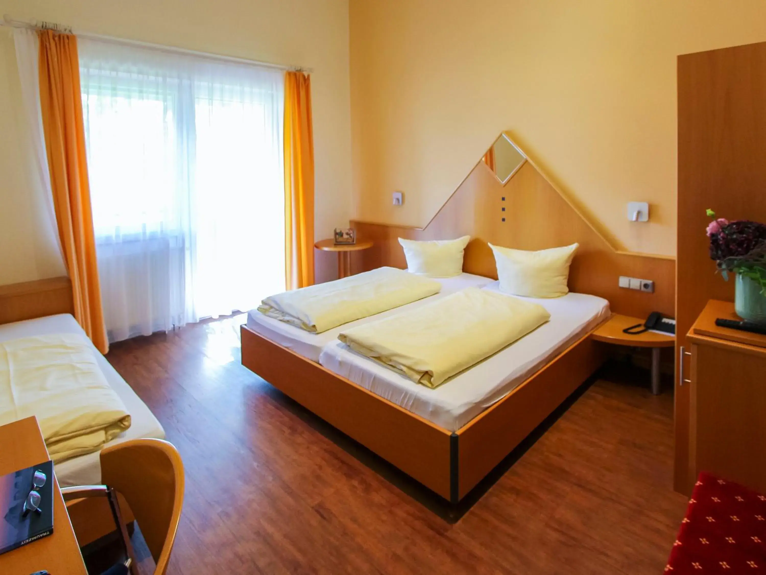 Triple Room in Hotel Löwen Garni - B&B Triple Room in Hotel Löwen Garni - B&B