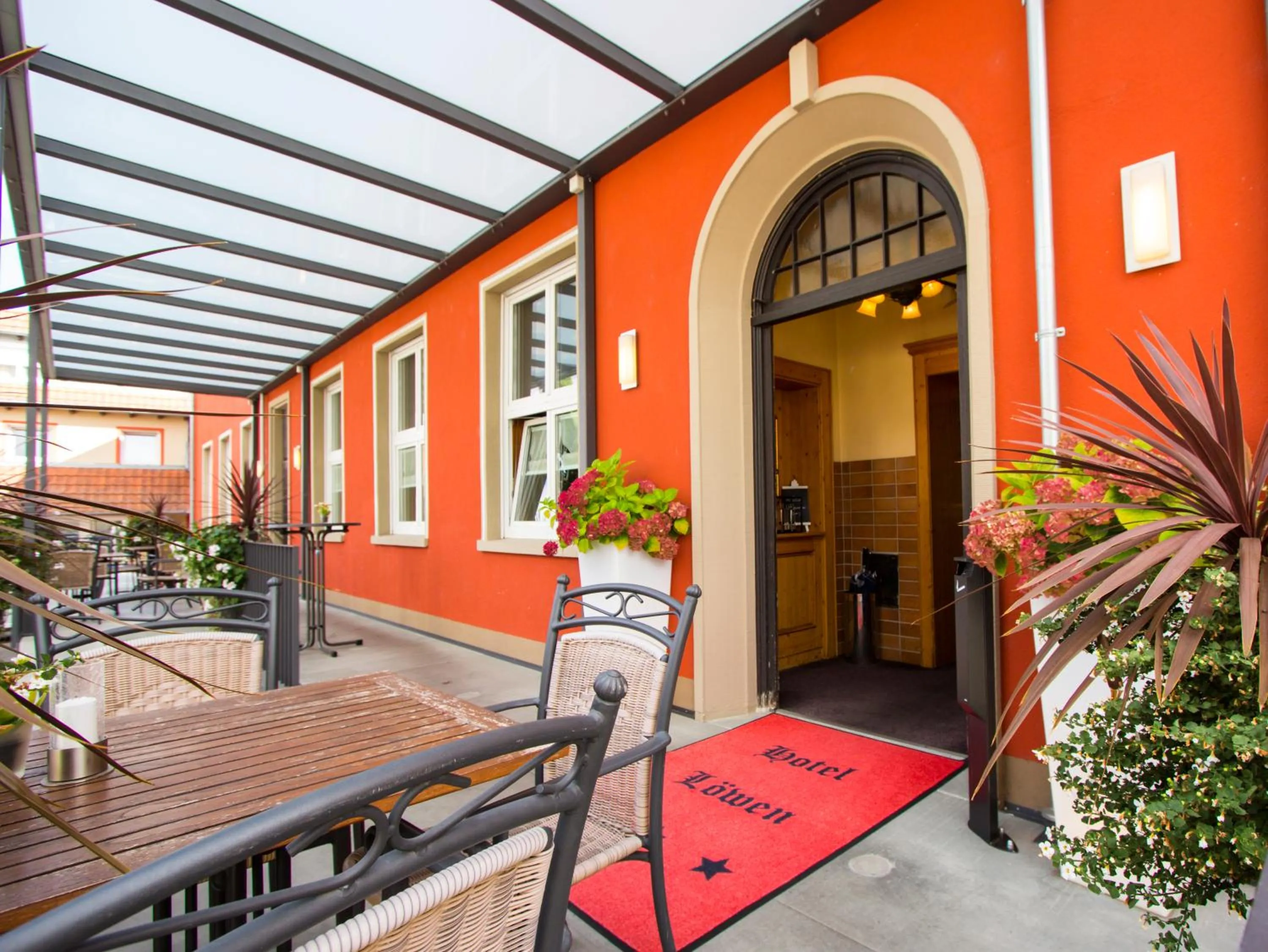 Facade/entrance in Hotel Löwen Garni - B&B