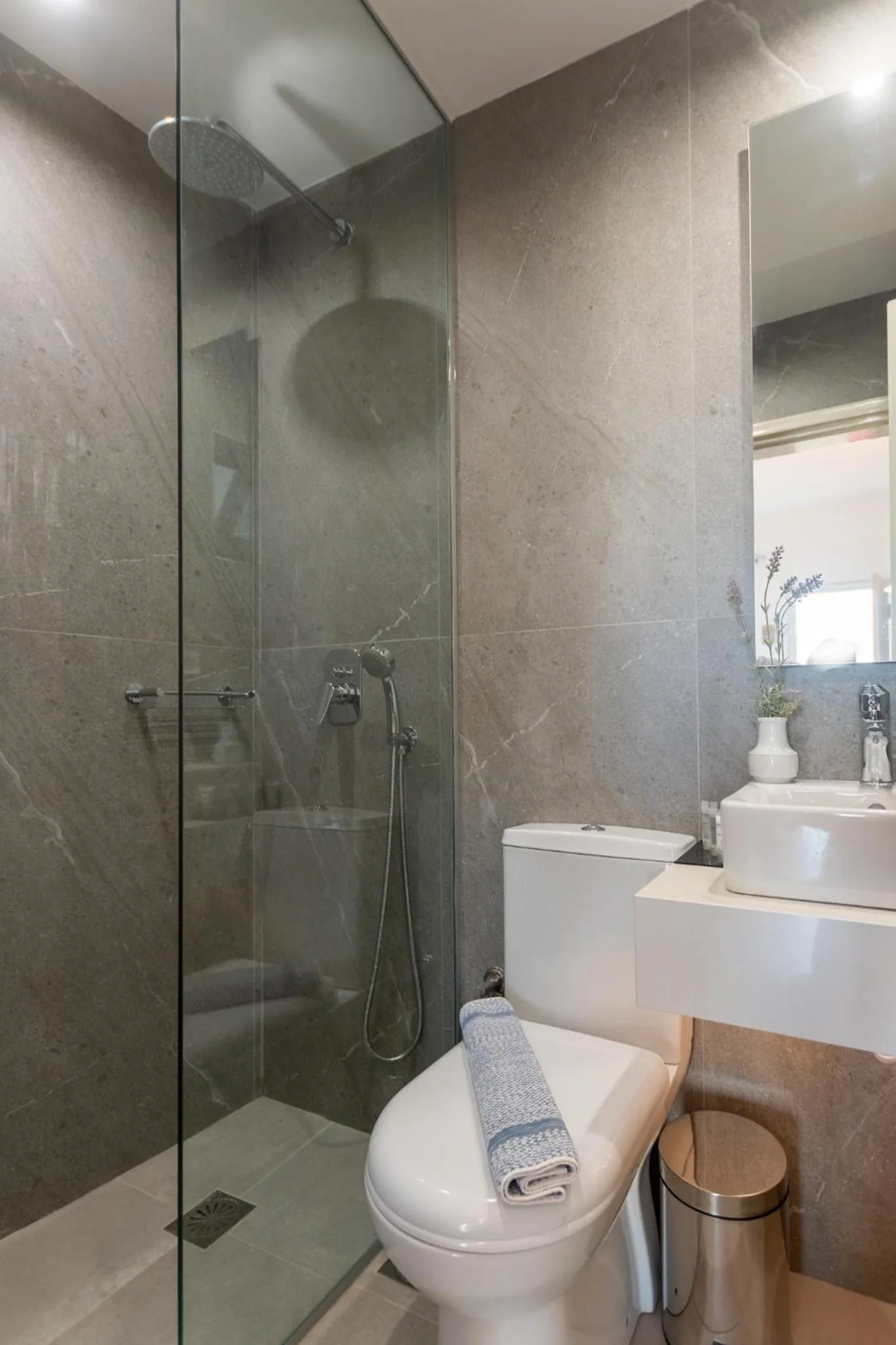 Bathroom in Dedalos Hotel