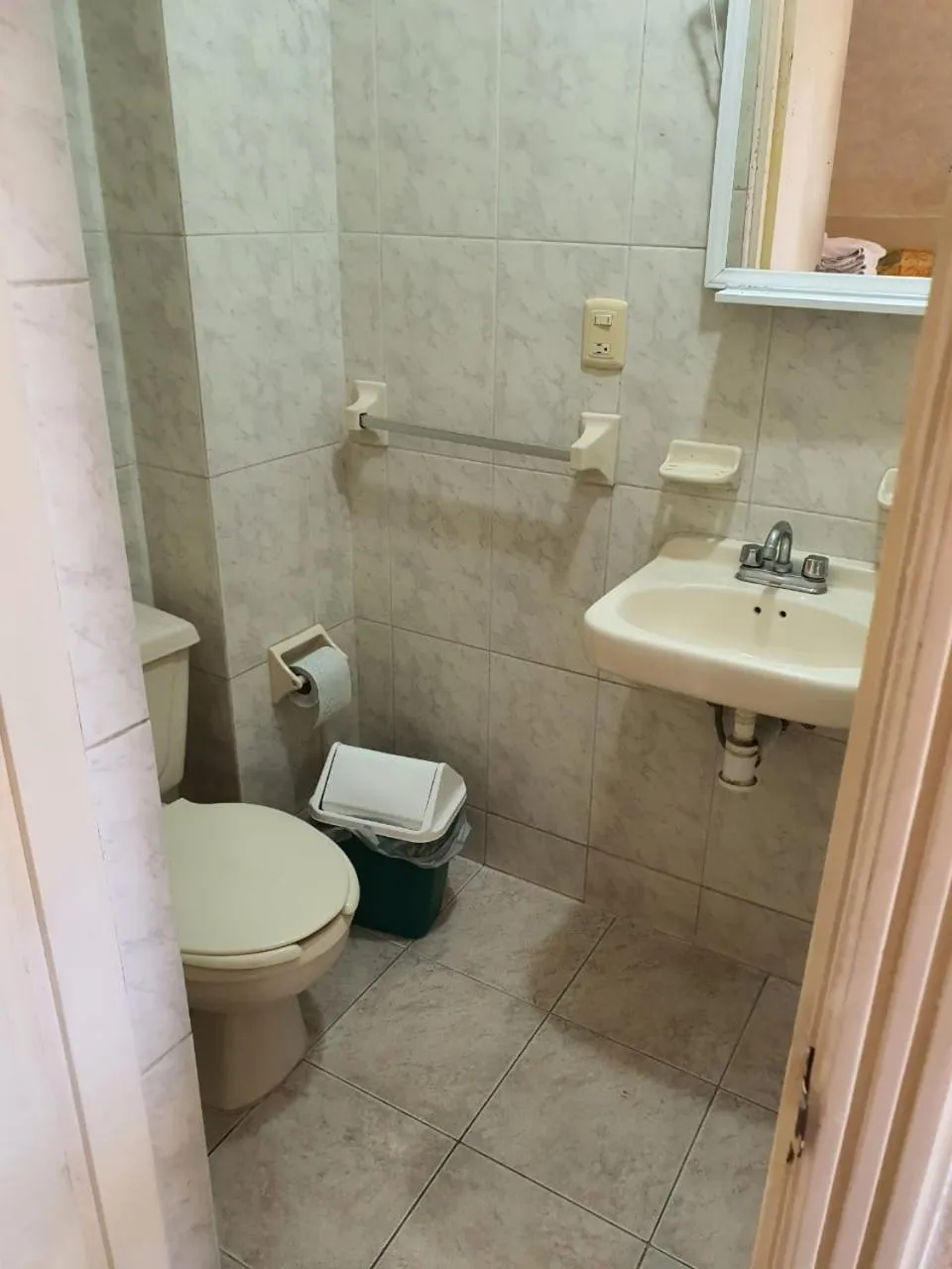 Bathroom in Hotel Atlantico a 150 mts de Playa Martí