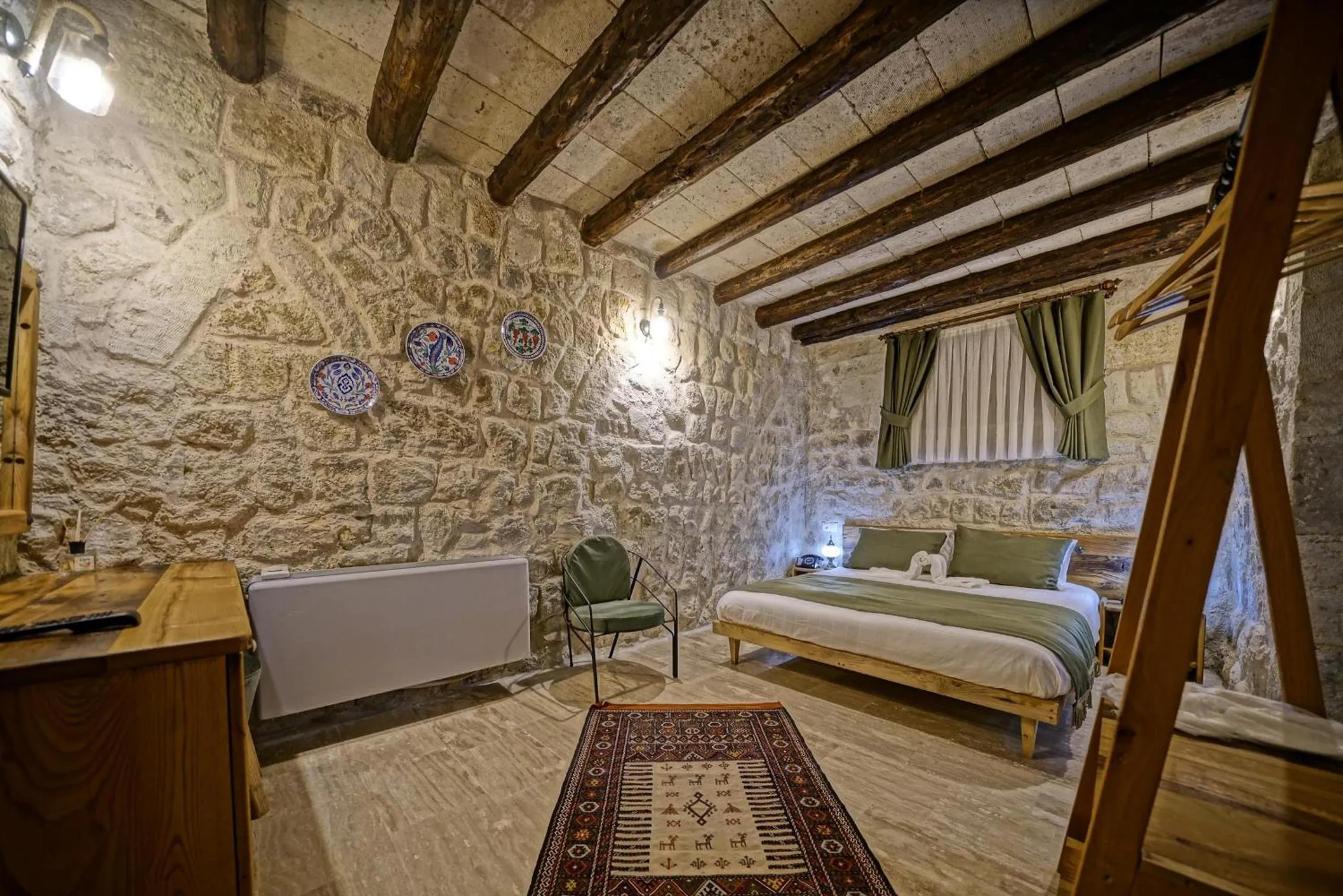 Bedroom, Bed in Vigneron Cave Hotel