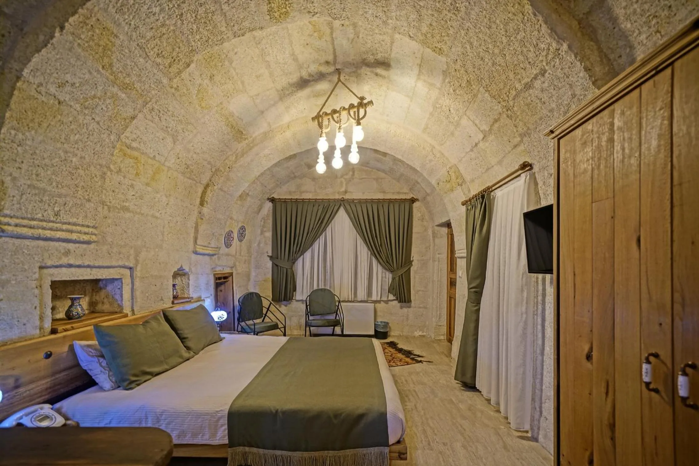 Bedroom, Bed in Vigneron Cave Hotel
