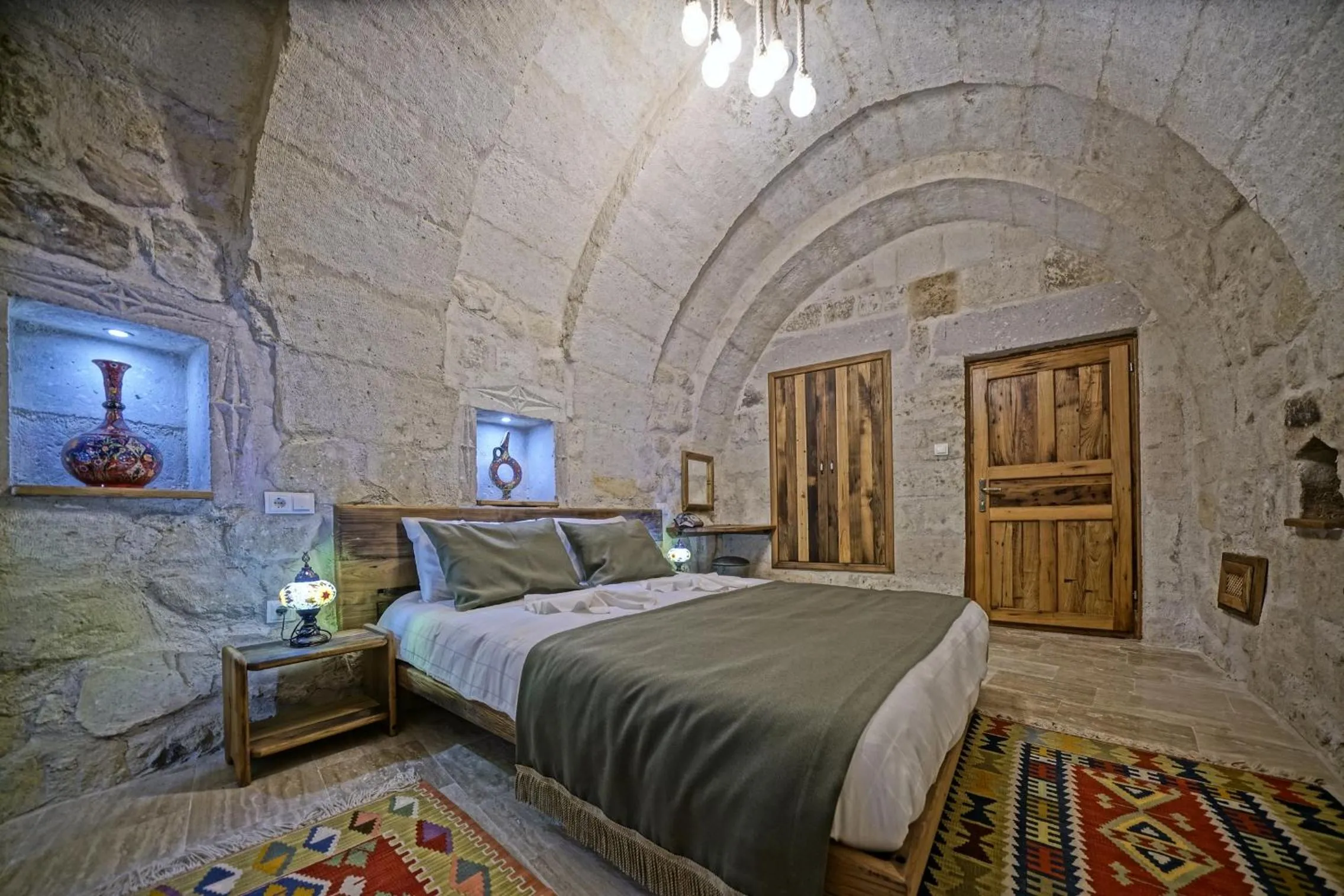 Bedroom, Bed in Vigneron Cave Hotel