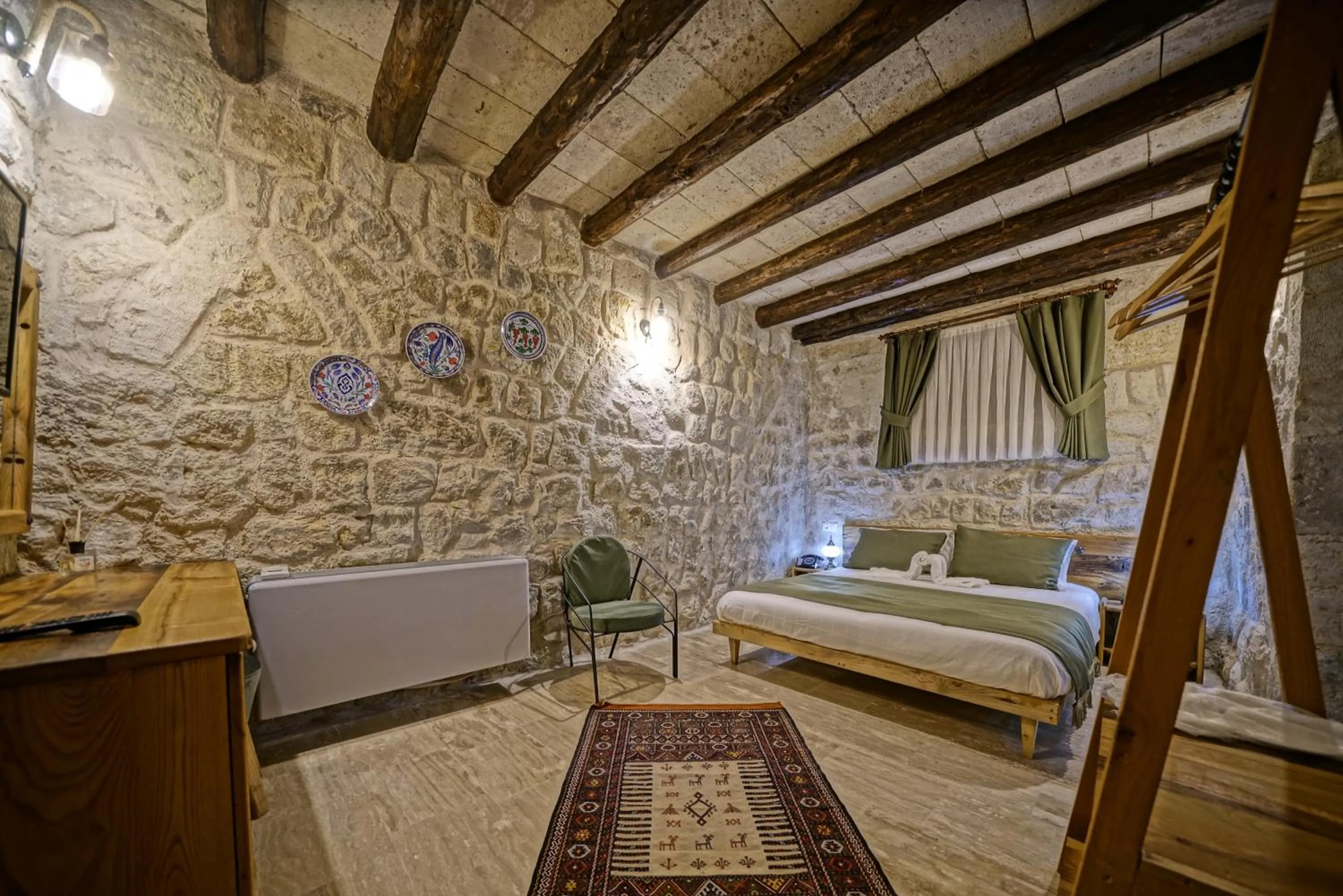 Bedroom, Bed in Vigneron Cave Hotel