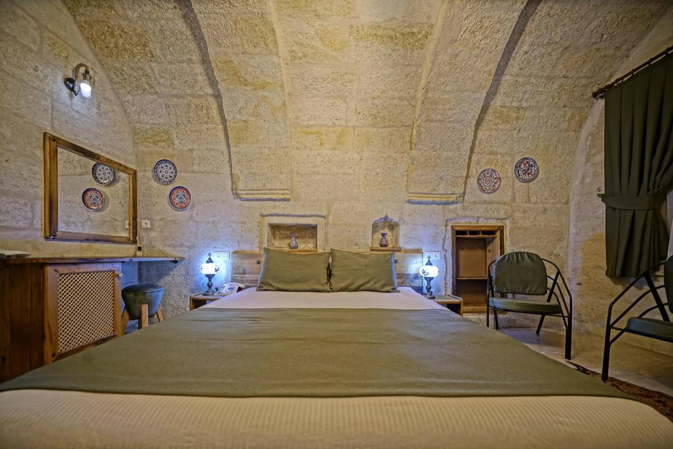 Bedroom, Bed in Vigneron Cave Hotel