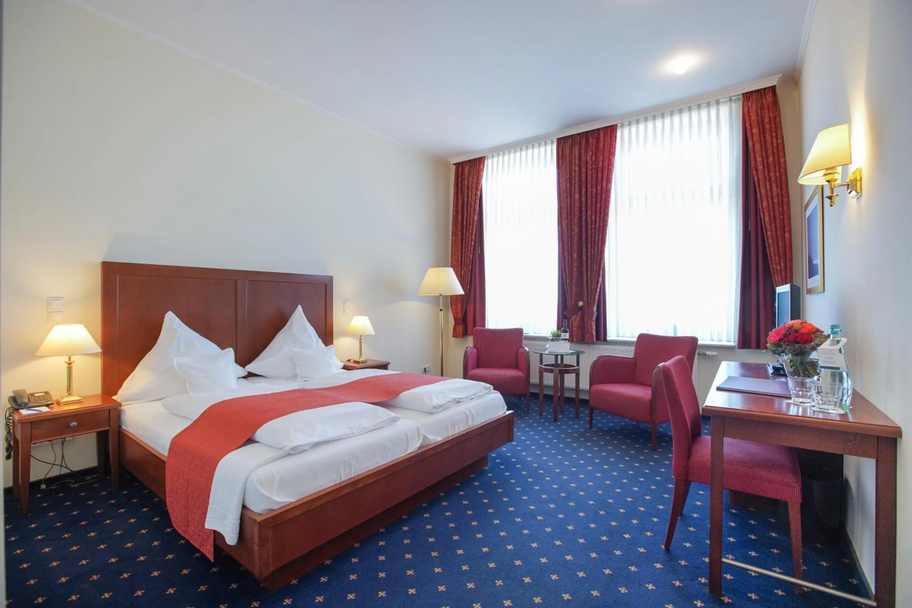Photo of the whole room, Bed in Strandhotel VierJahresZeiten