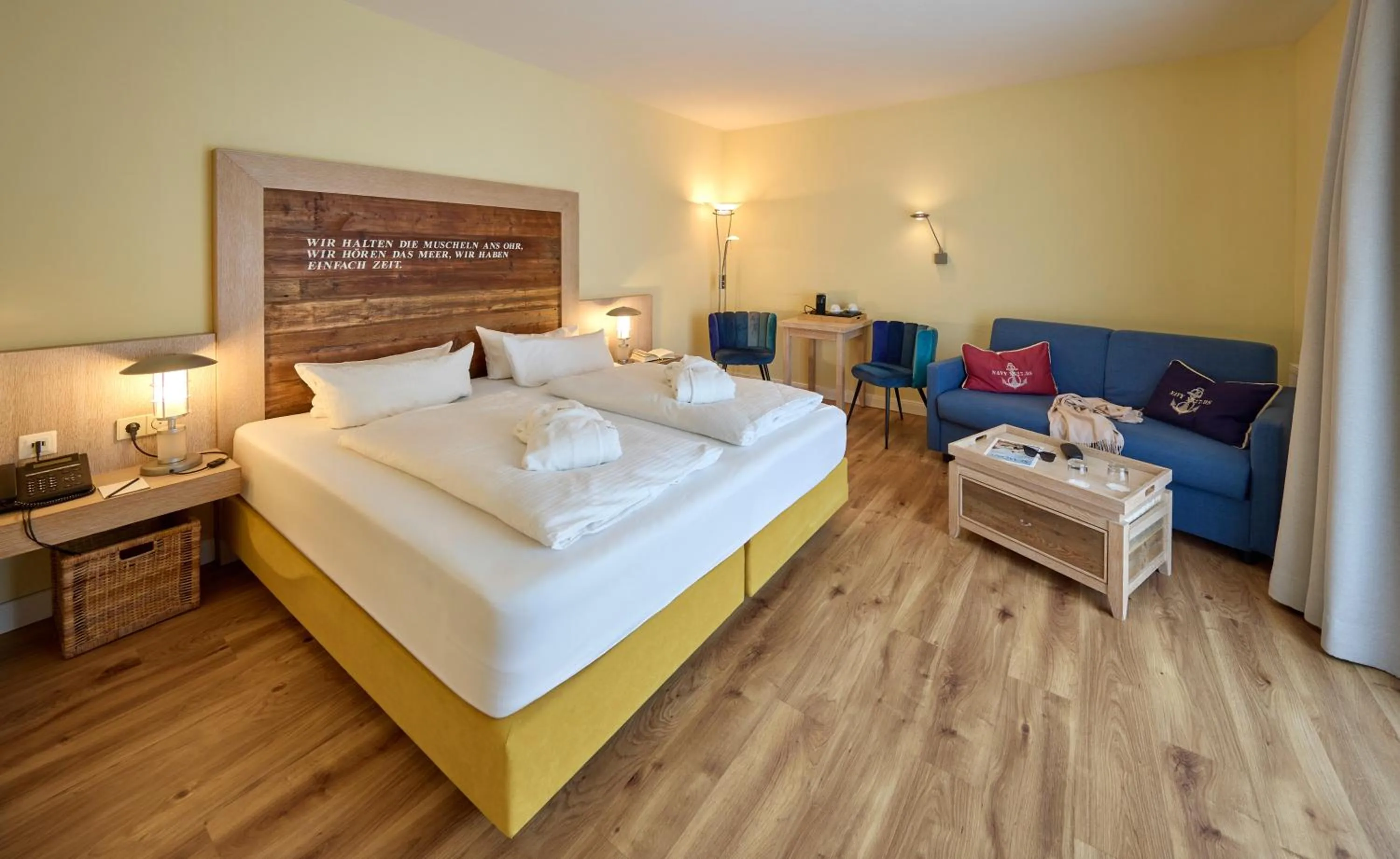 Photo of the whole room, Bed in Strandhotel VierJahresZeiten