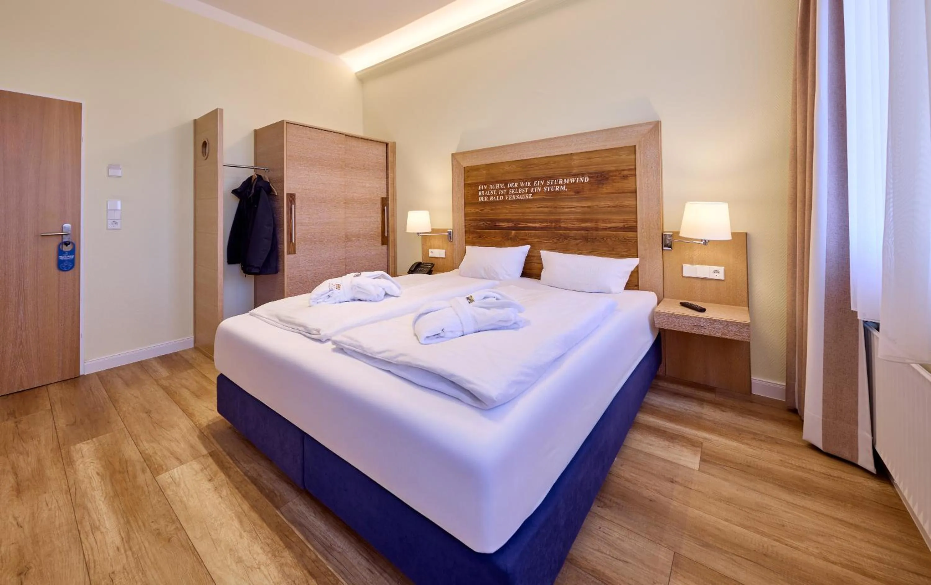 Photo of the whole room, Bed in Strandhotel VierJahresZeiten