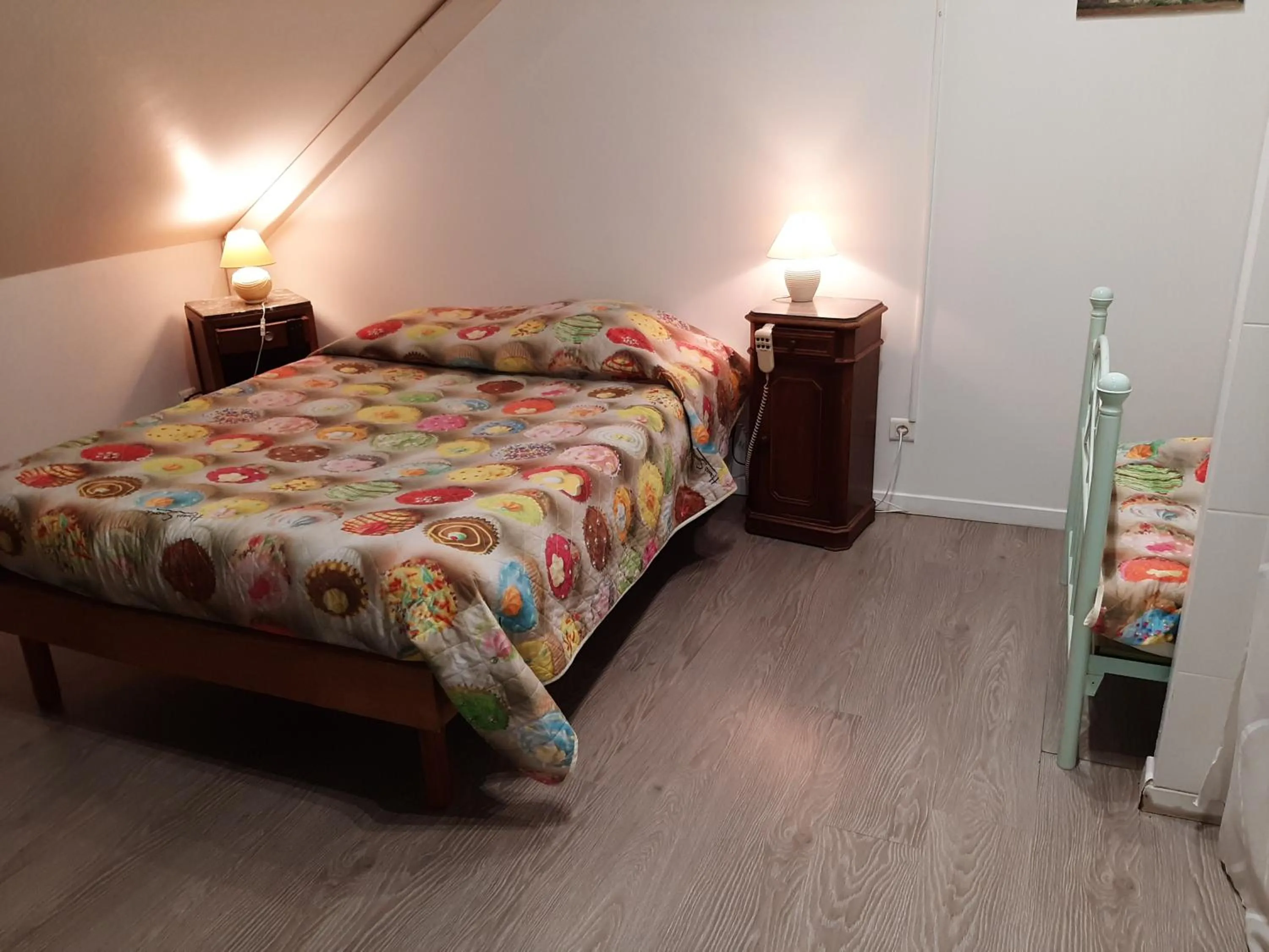 Photo of the whole room, Bed in La Coutrotte Becquine