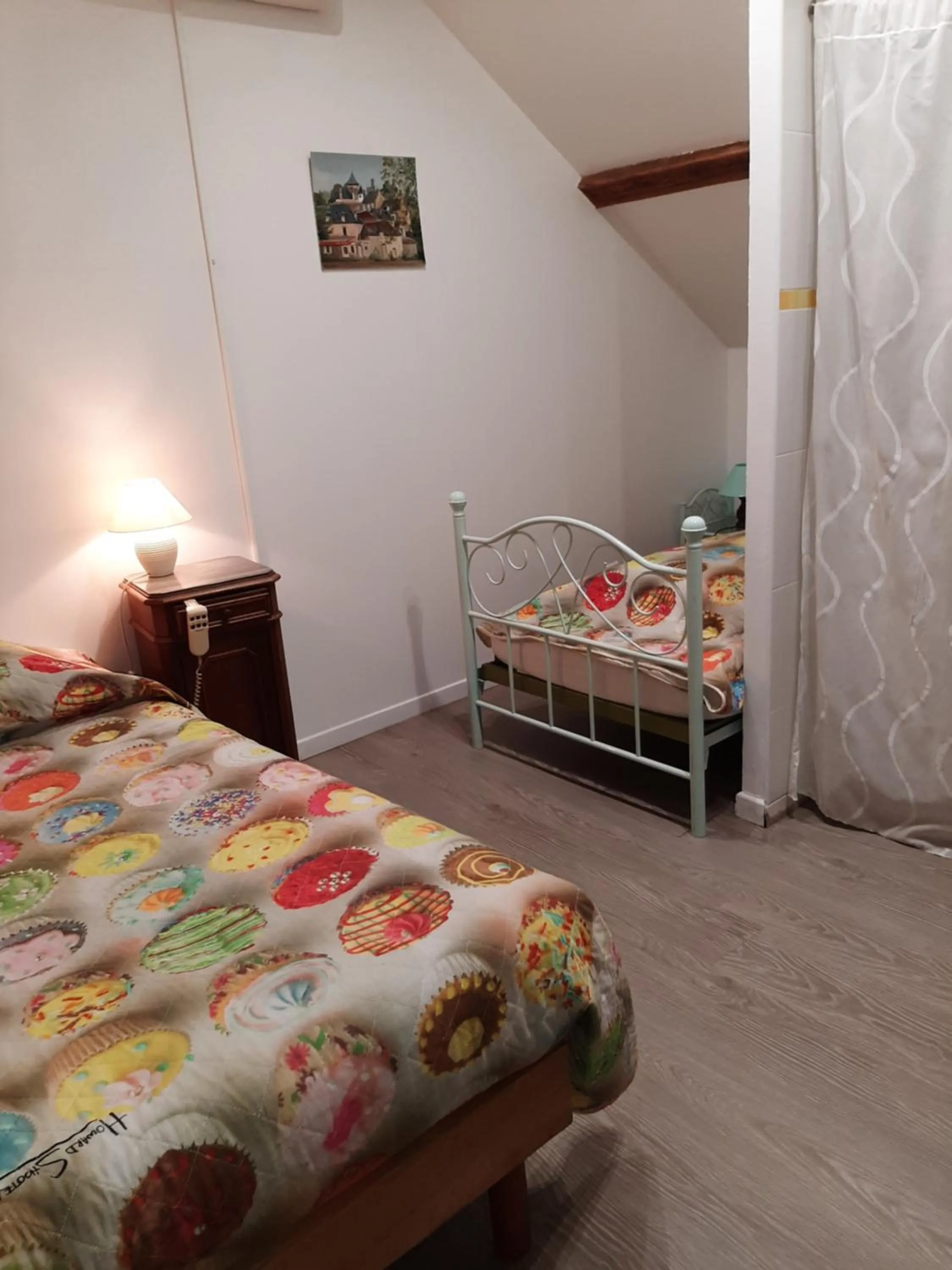 Photo of the whole room, Bed in La Coutrotte Becquine