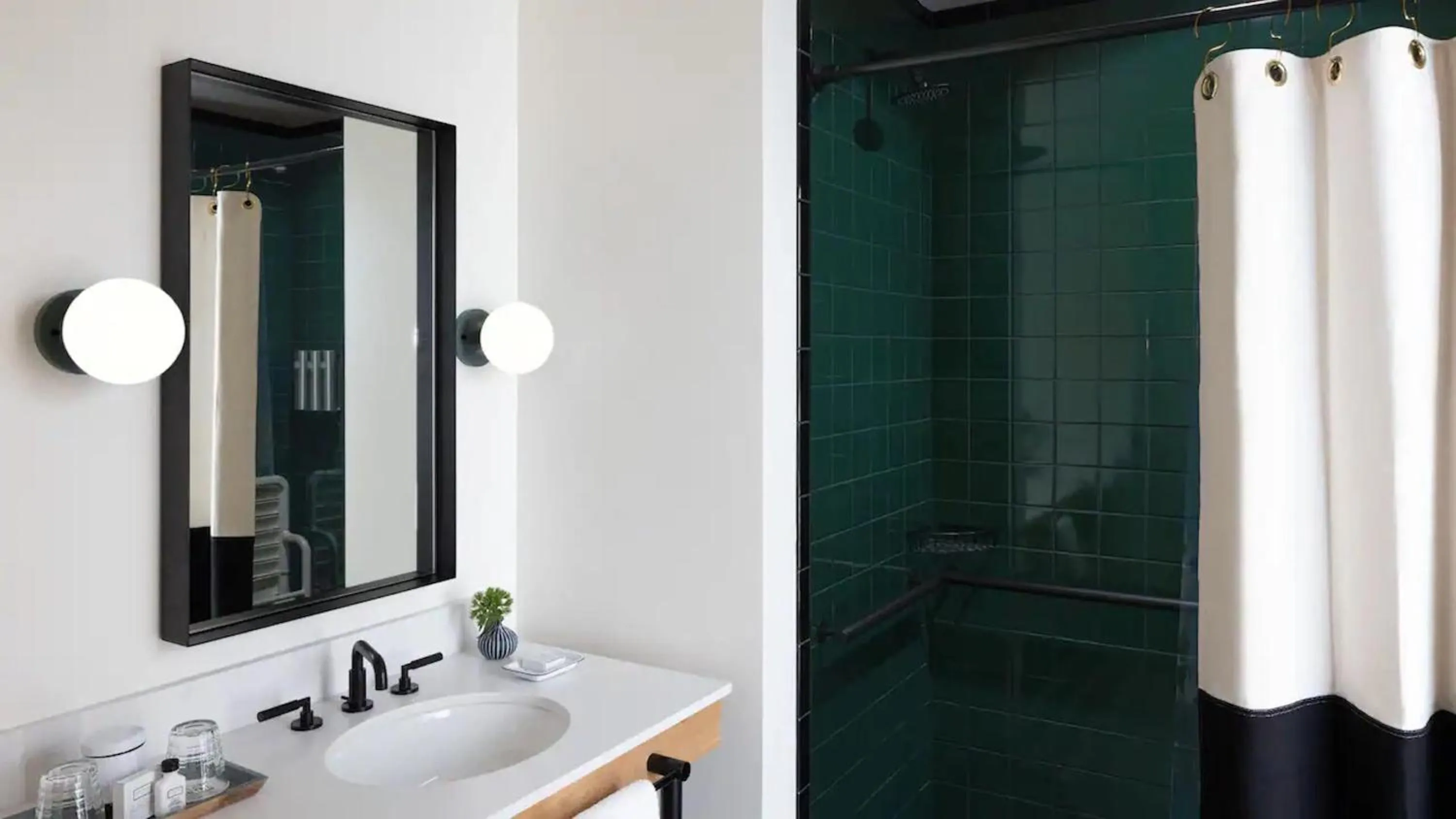 Shower in El Capitan Hotel