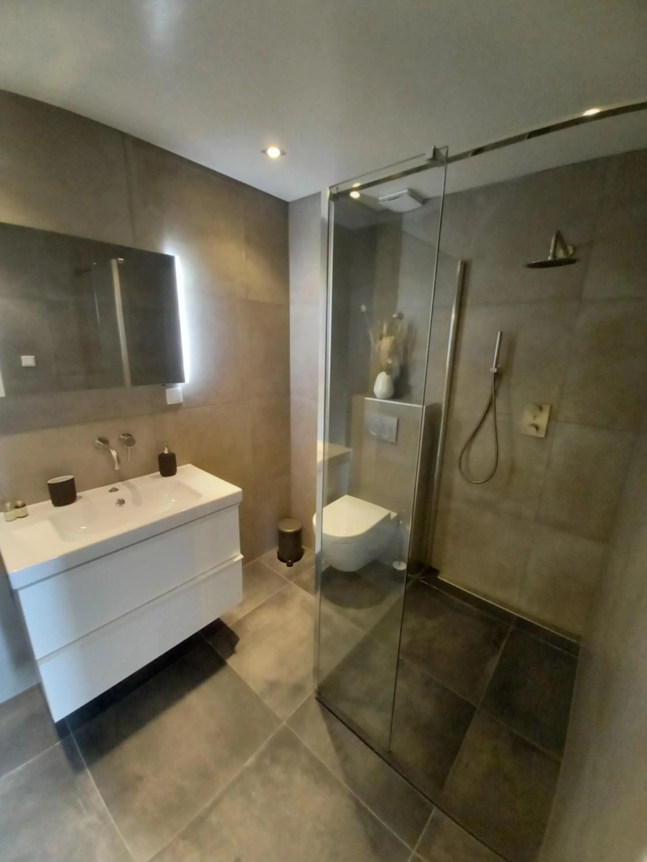 Shower in B&B Van Amsterdam