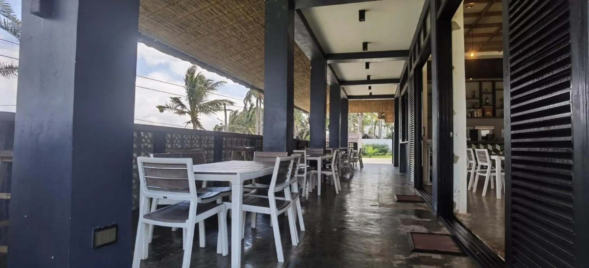 Restaurant/places to eat in Ikani Surf Resort