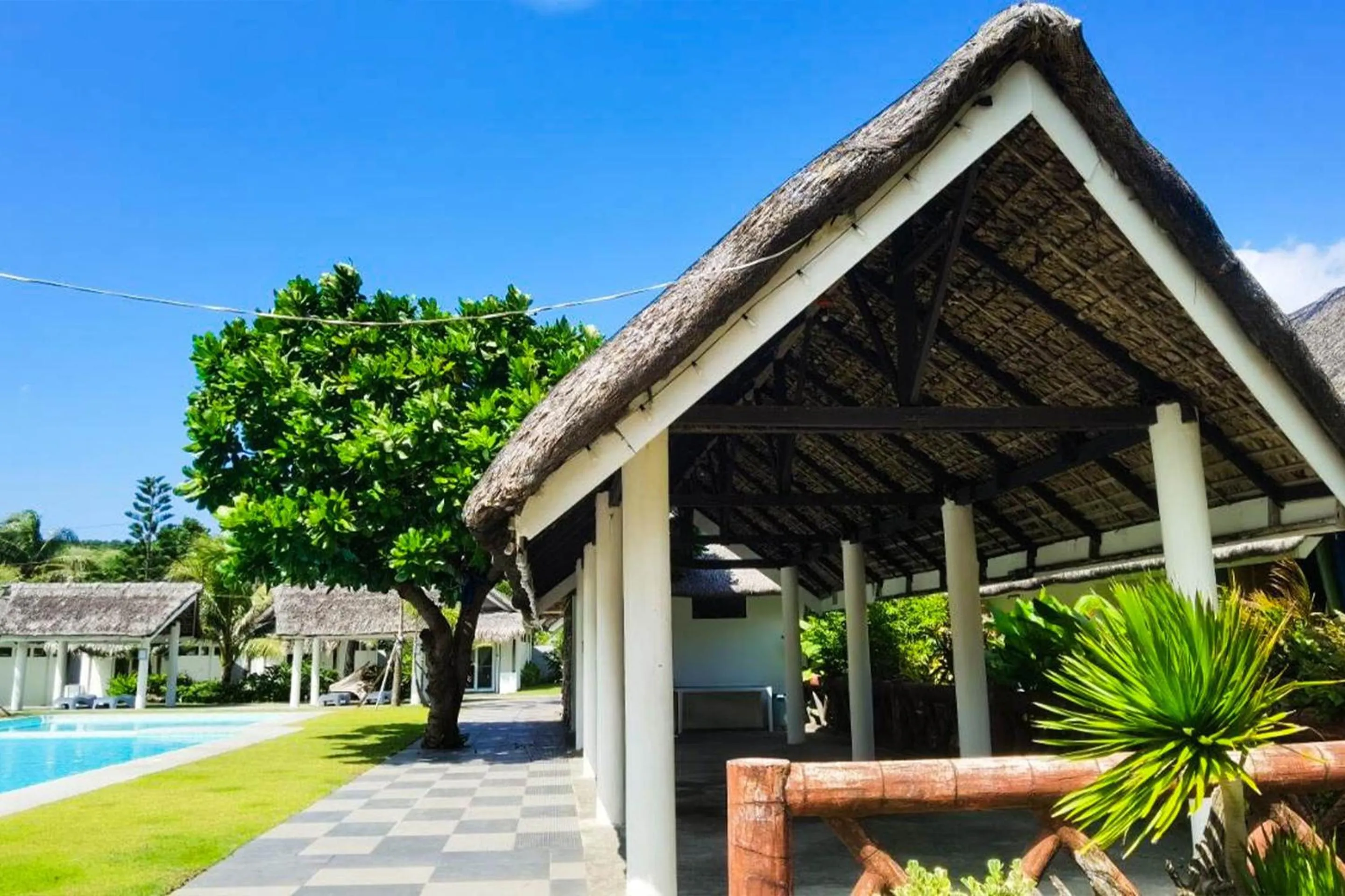 Swimming pool in Ikani Surf Resort