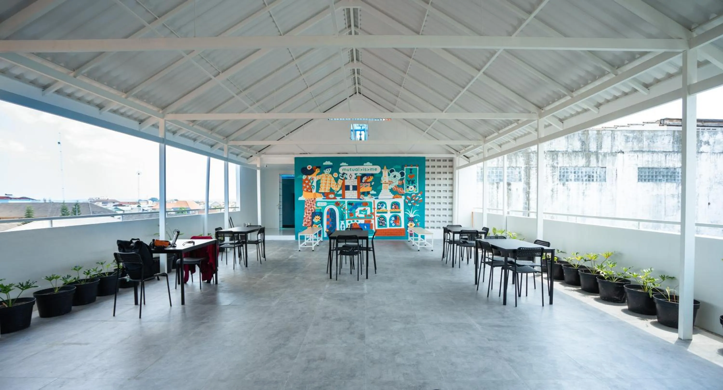 Communal lounge/ TV room in Bobopod Malioboro, Yogyakarta