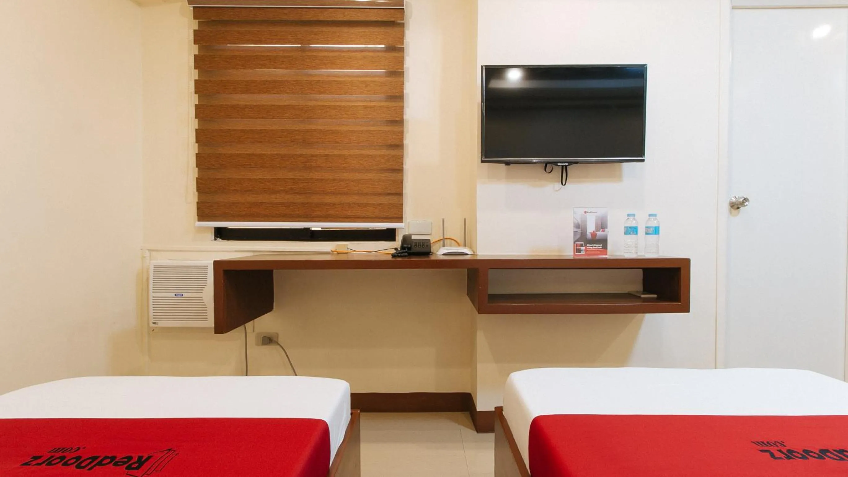 Bed in RedDoorz Plus near Uptown BGC Mall