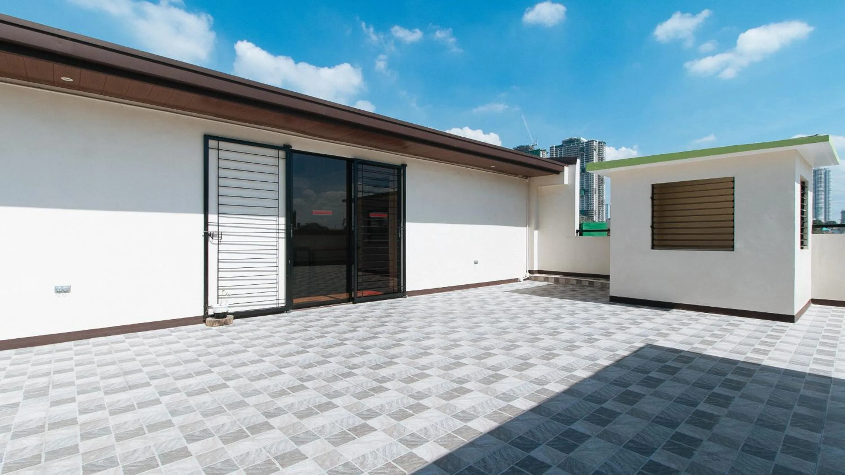 Day in RedDoorz Plus near Uptown BGC Mall