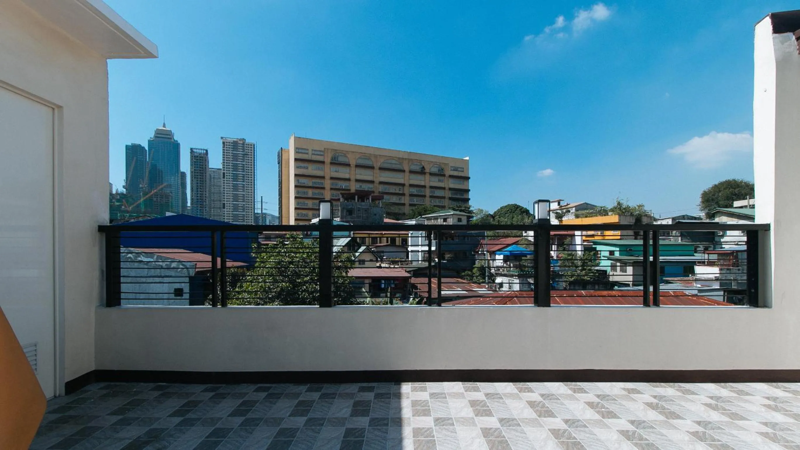 Day in RedDoorz Plus near Uptown BGC Mall