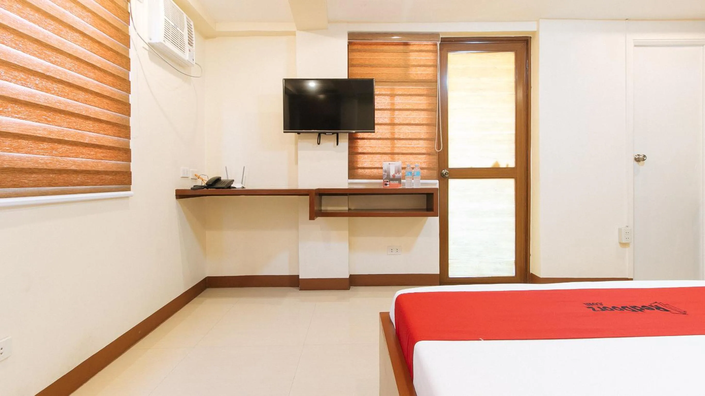 TV and multimedia, Bed in RedDoorz Plus near Uptown BGC Mall