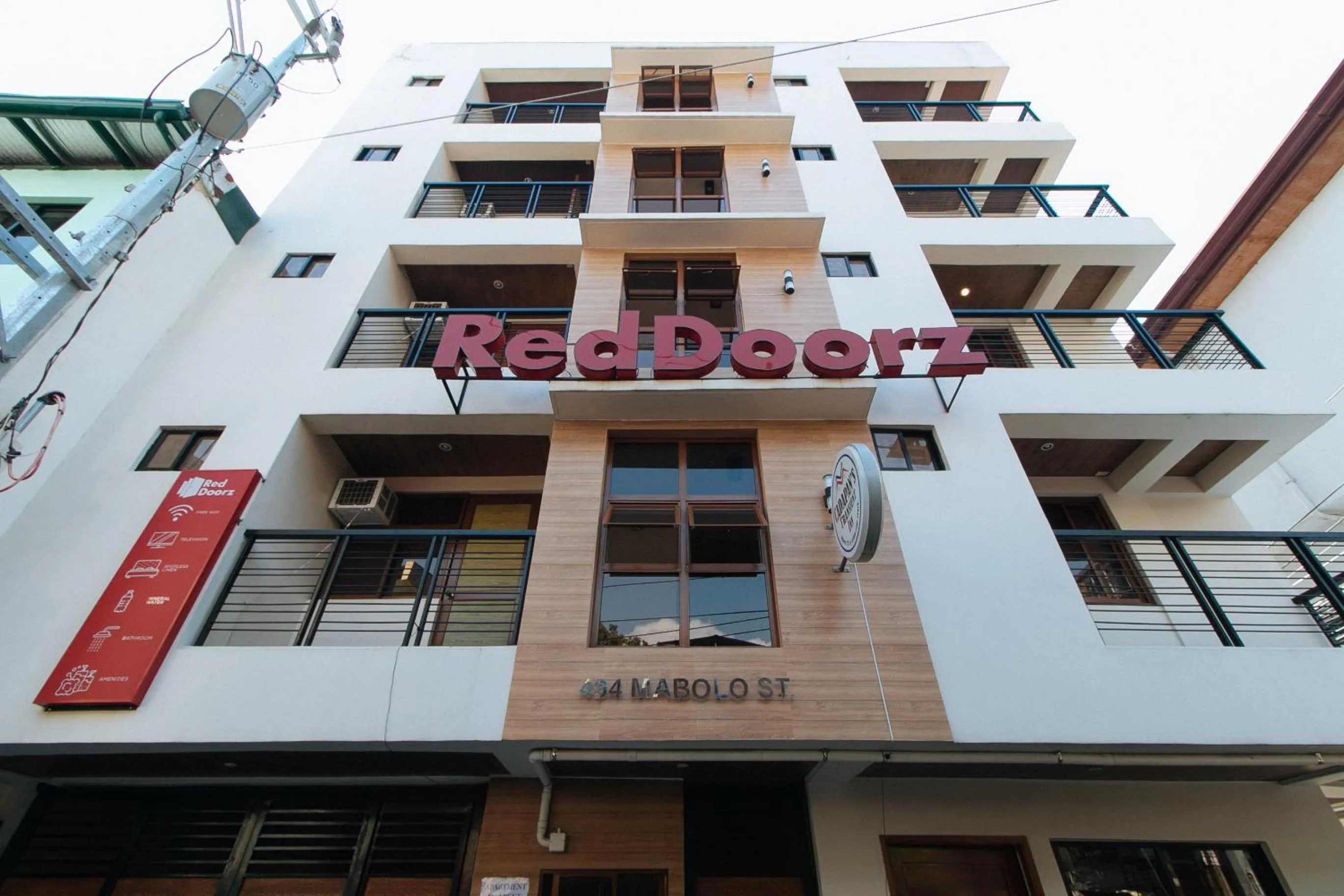 Property building in RedDoorz Plus near Uptown BGC Mall