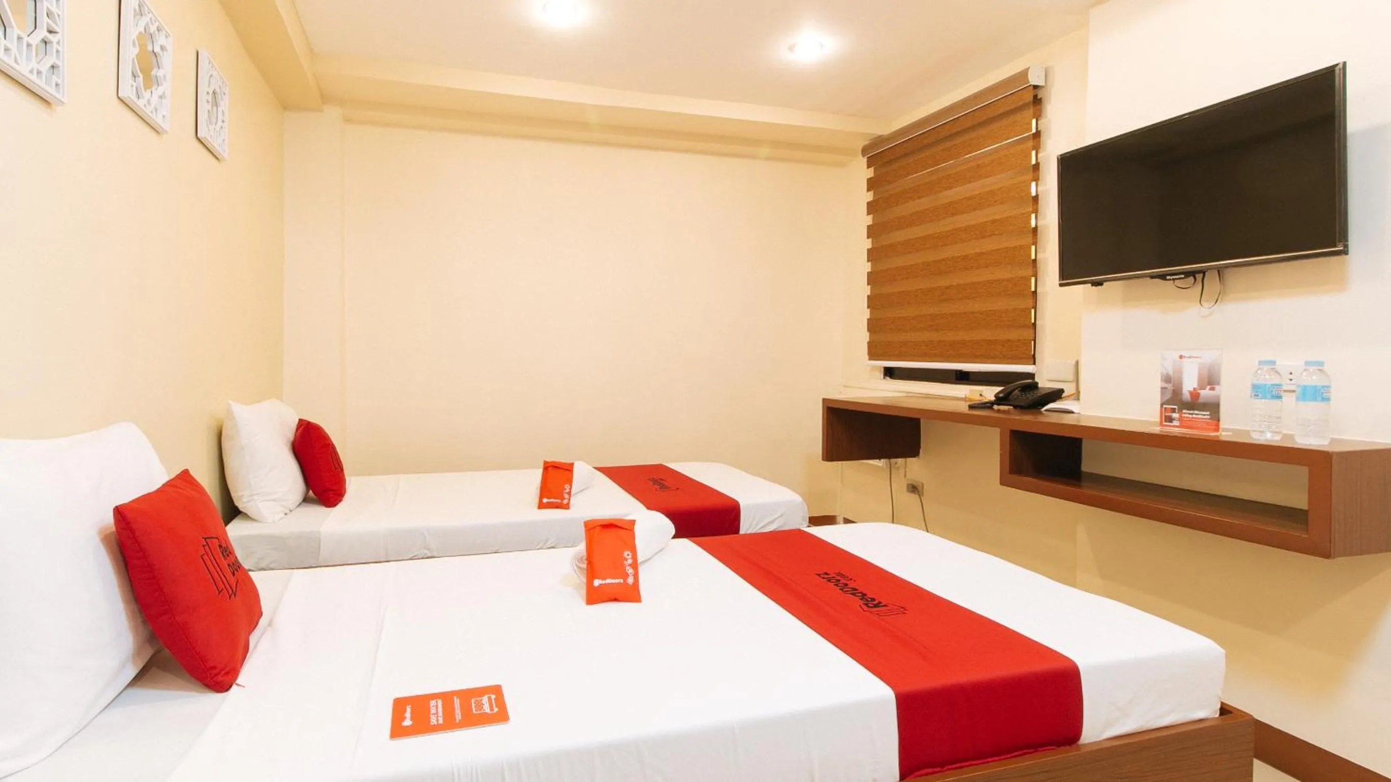 TV and multimedia, Bed in RedDoorz Plus near Uptown BGC Mall