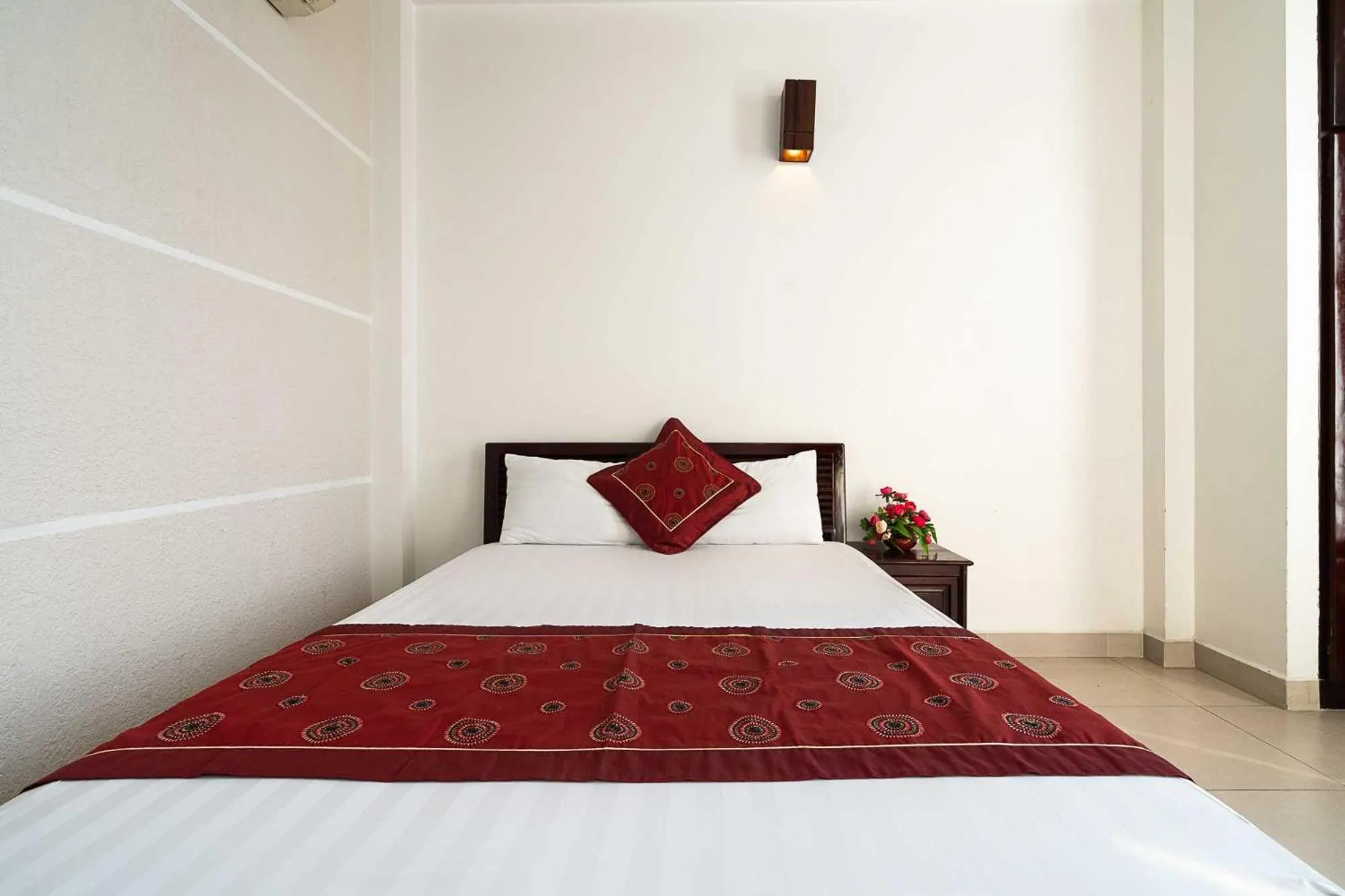 Bed in Collection O Dinh Dinh Hotel - Near Tan Son Nhat Airport