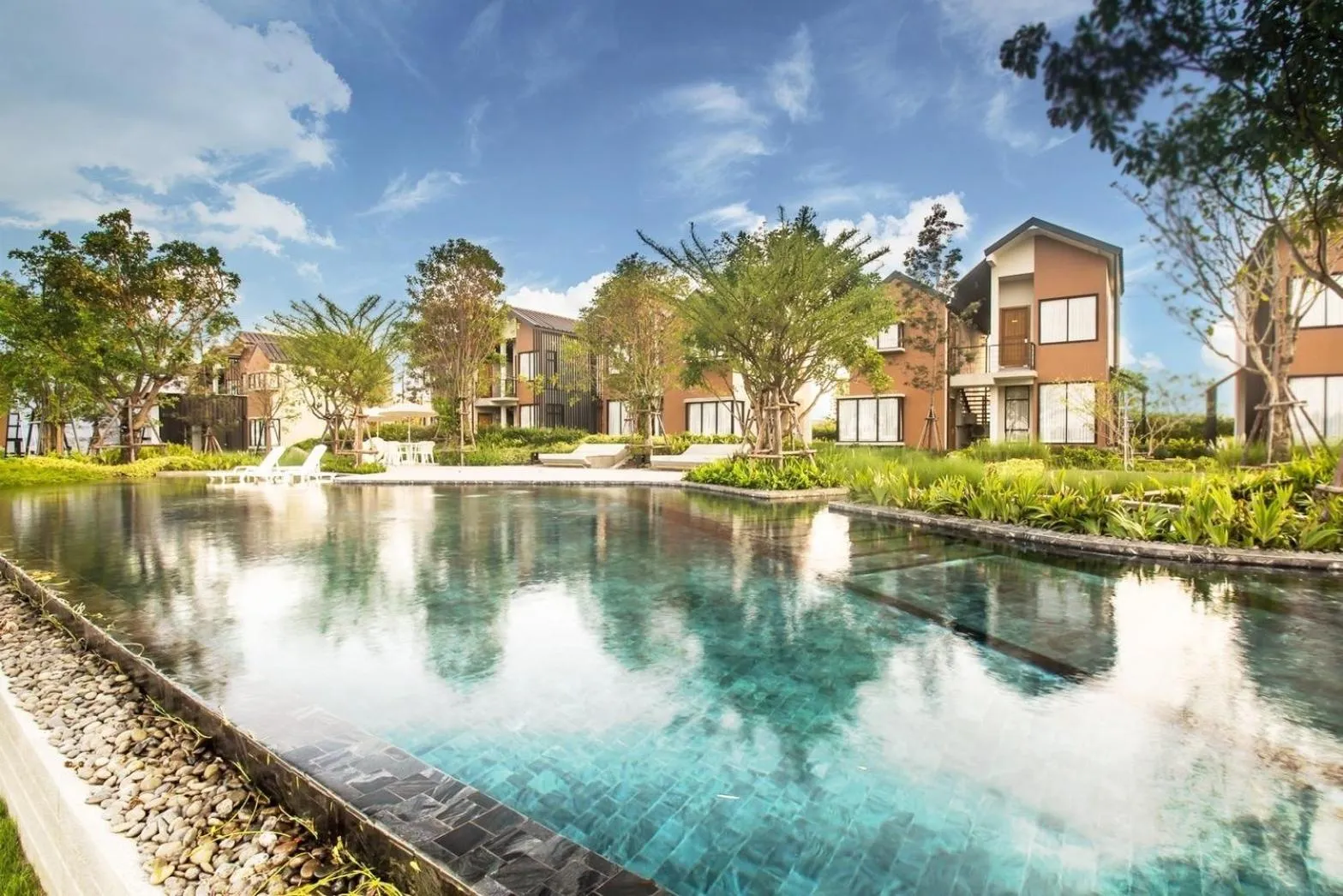 Saksiam Lakeside Resort