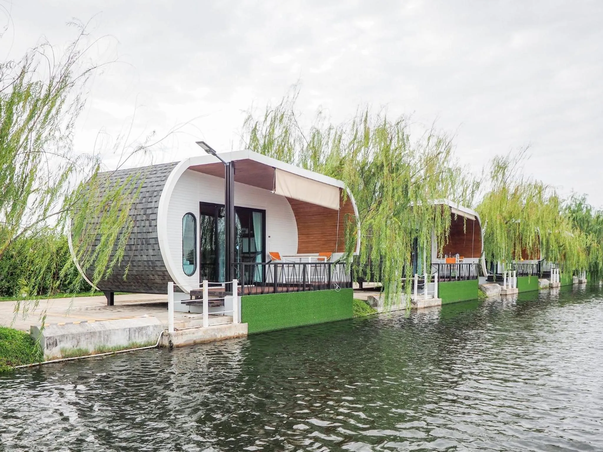 Saksiam Lakeside Resort