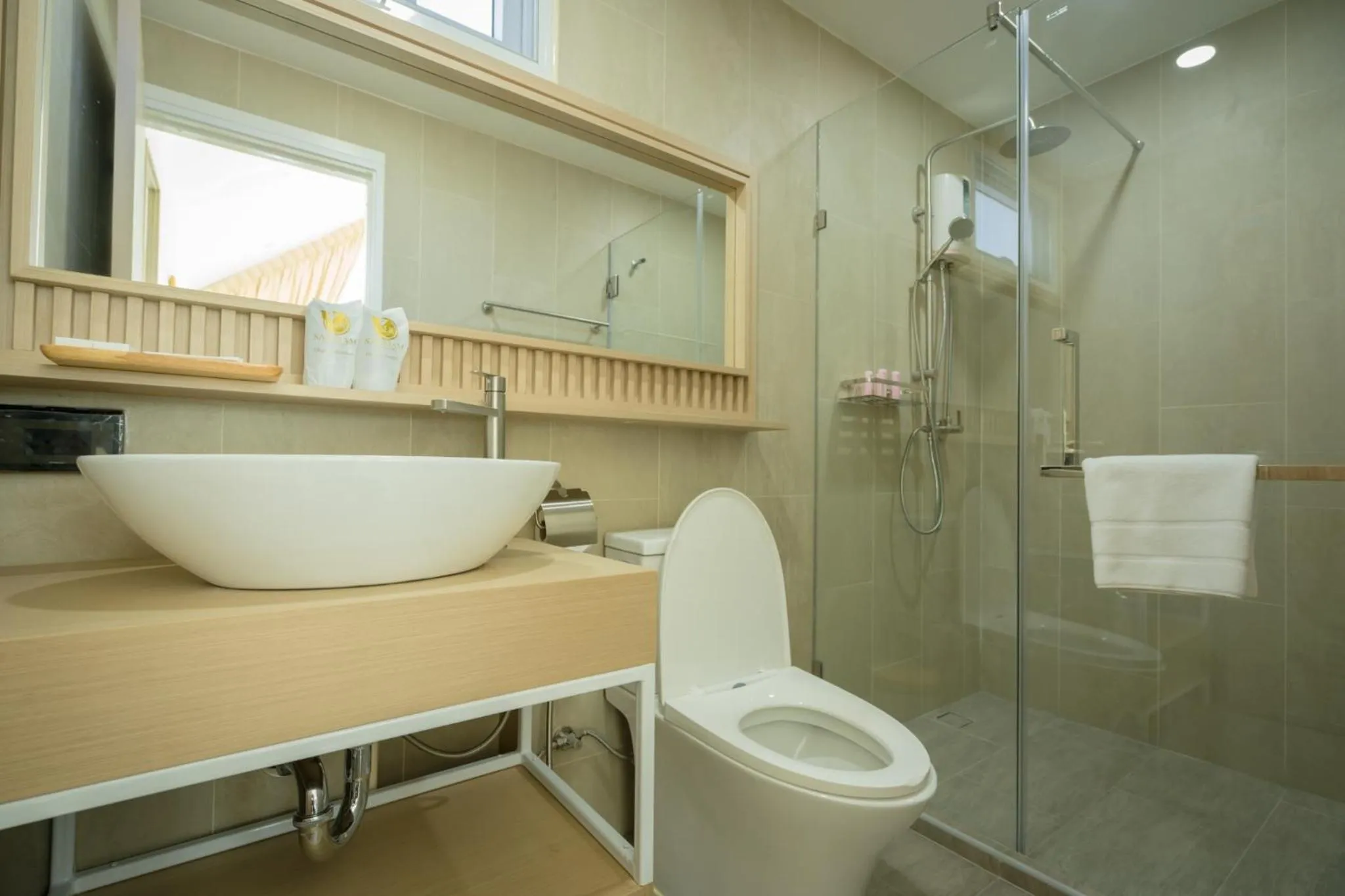 Saksiam Lakeside Resort