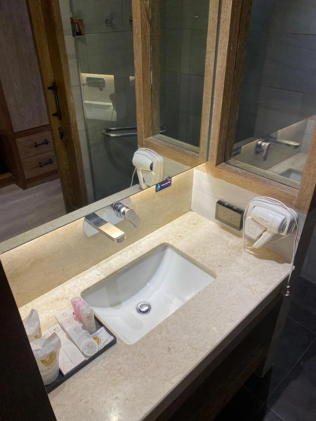 Saksiam Lakeside Resort