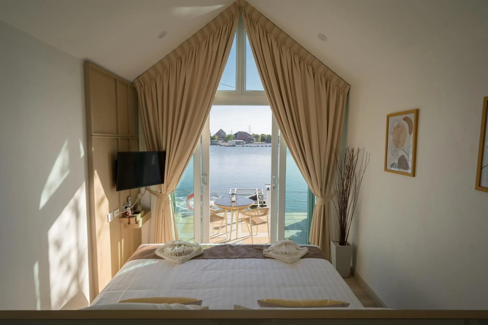 Bed in Saksiam Lakeside Resort