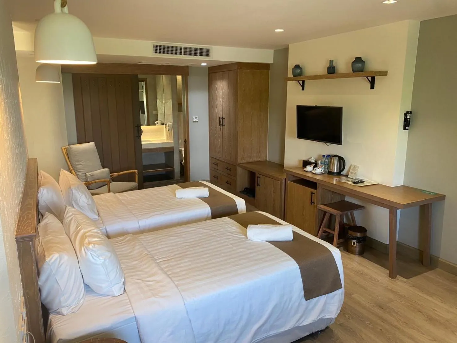 Saksiam Lakeside Resort