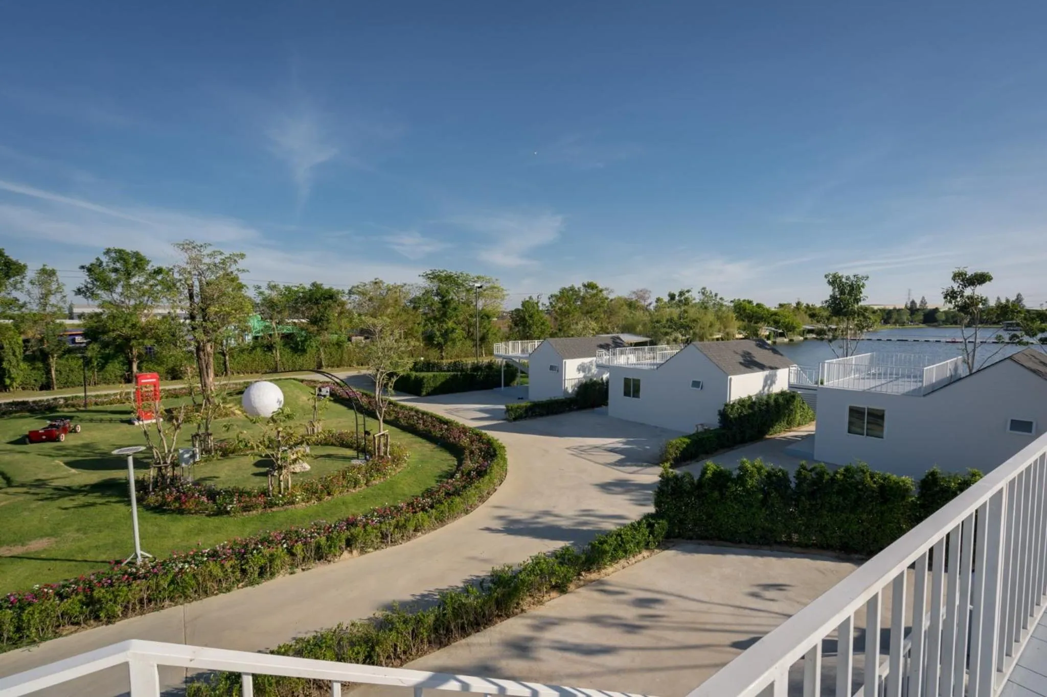 Saksiam Lakeside Resort