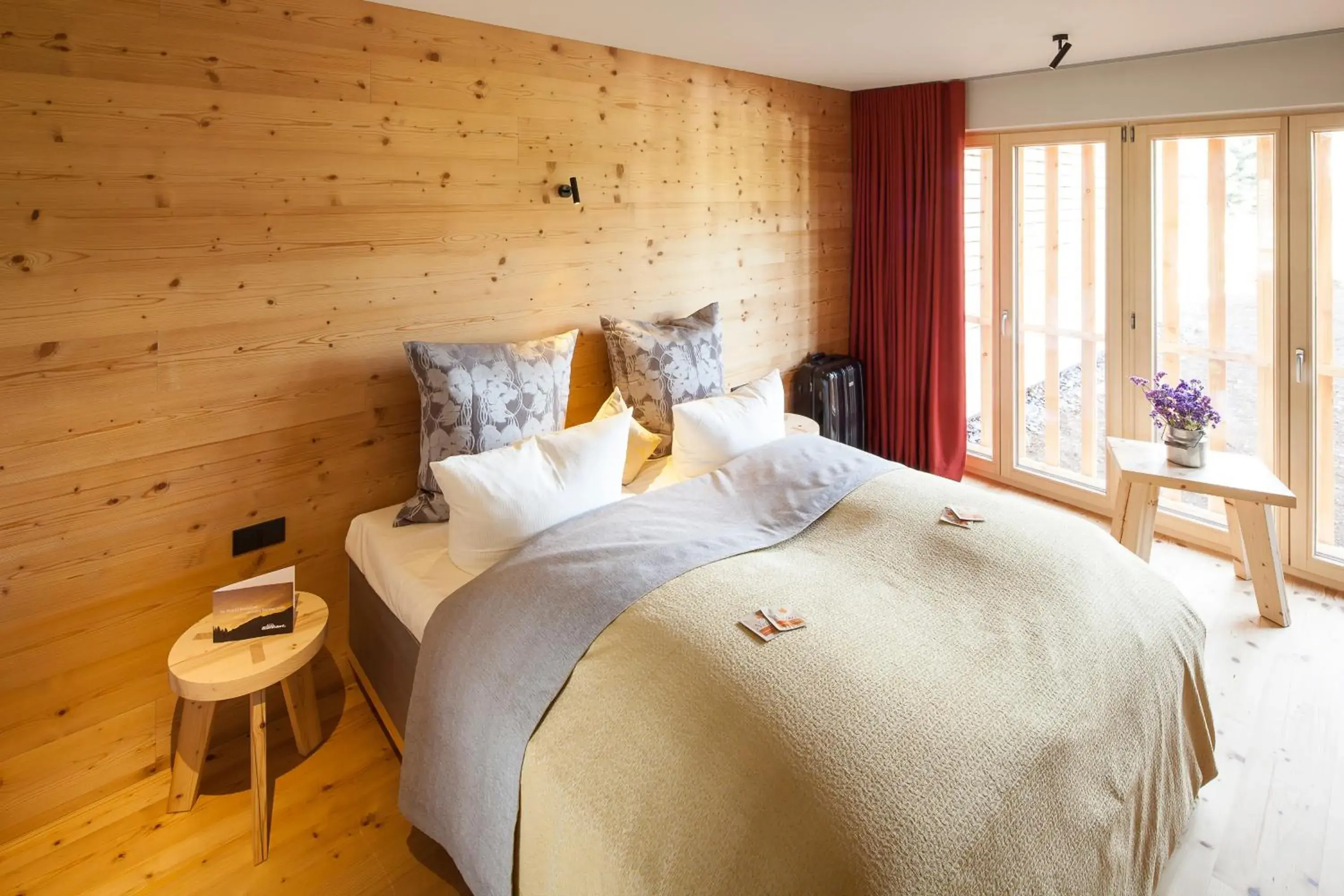 One-Bedroom Suite with Mountain View & Balcony in Hotel Oberstdorf One-Bedroom Suite with Mountain View & Balcony in Hotel Oberstdorf