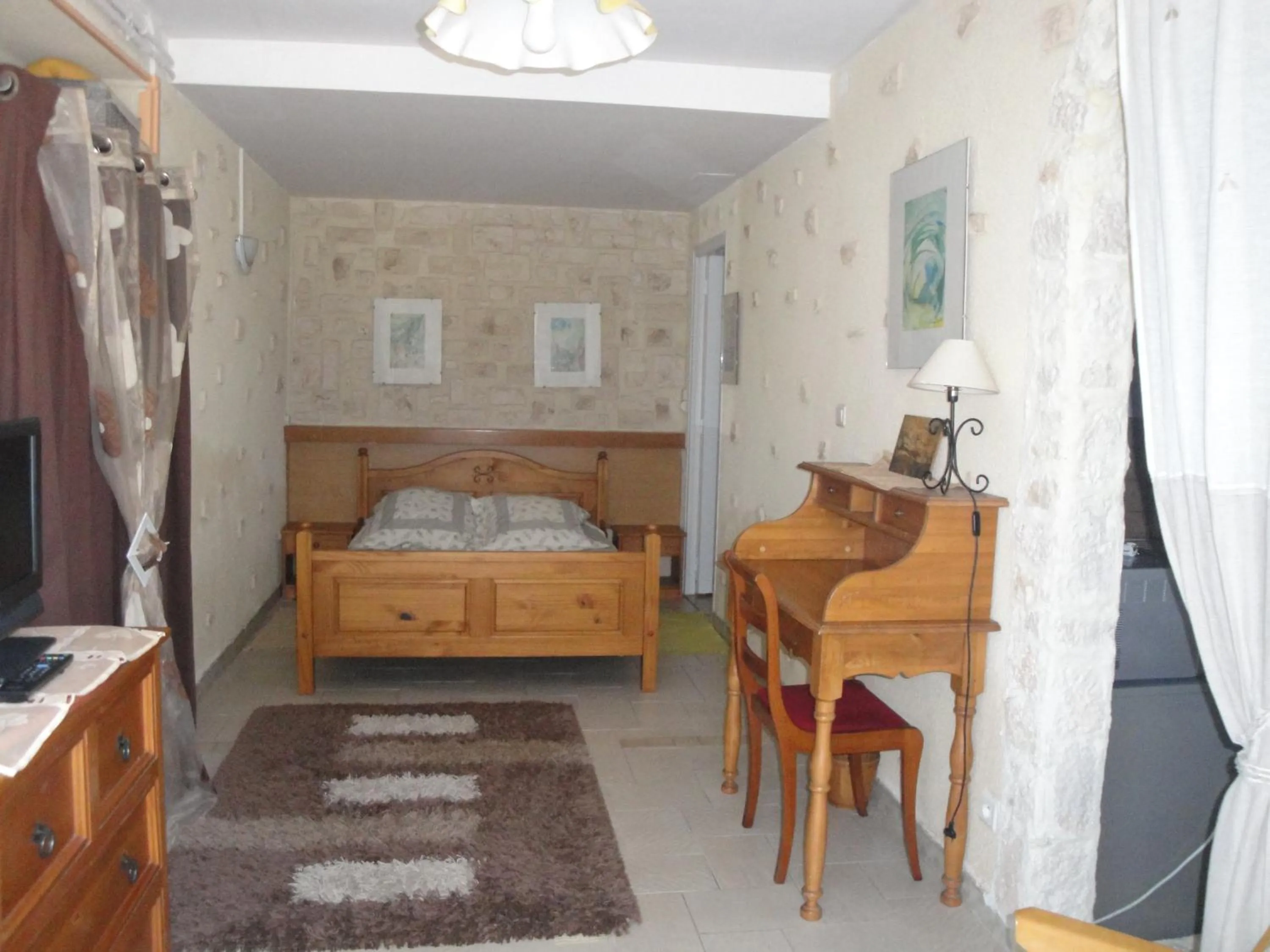 Photo of the whole room, Bed in Domaine de Poudos