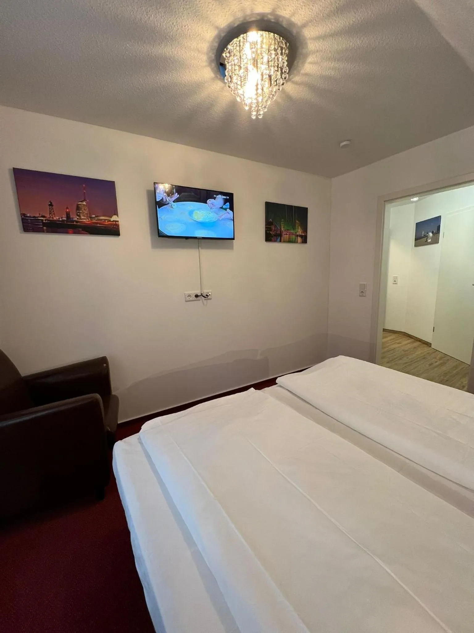 Photo of the whole room, Bed in Hotel Columbus und Glamping