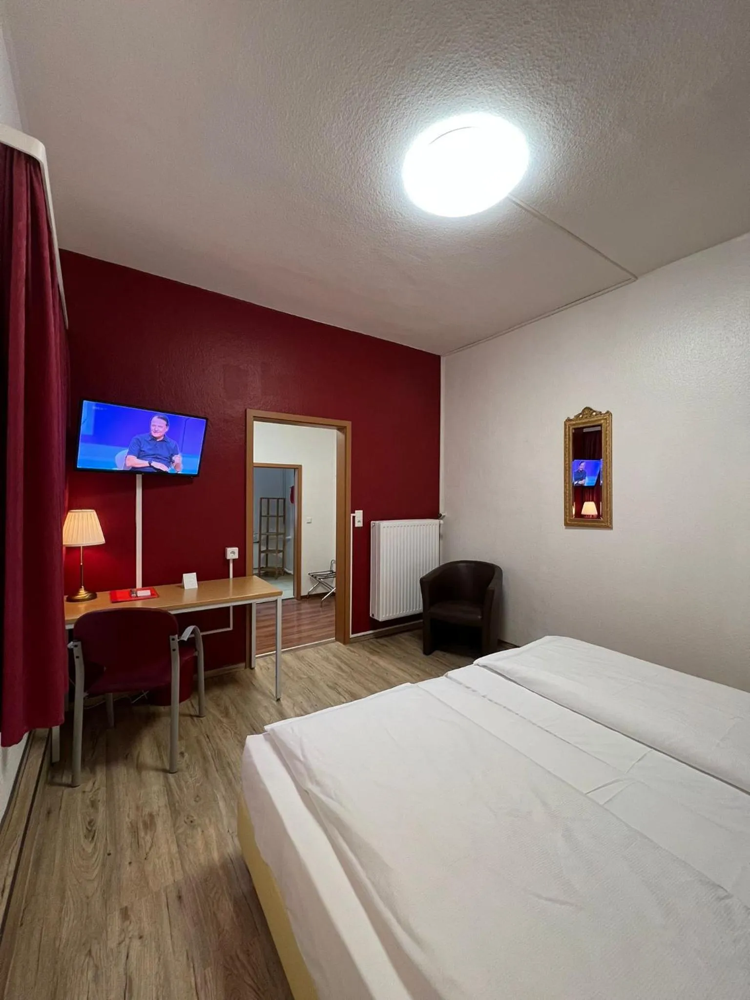 Photo of the whole room, Bed in Hotel Columbus und Glamping