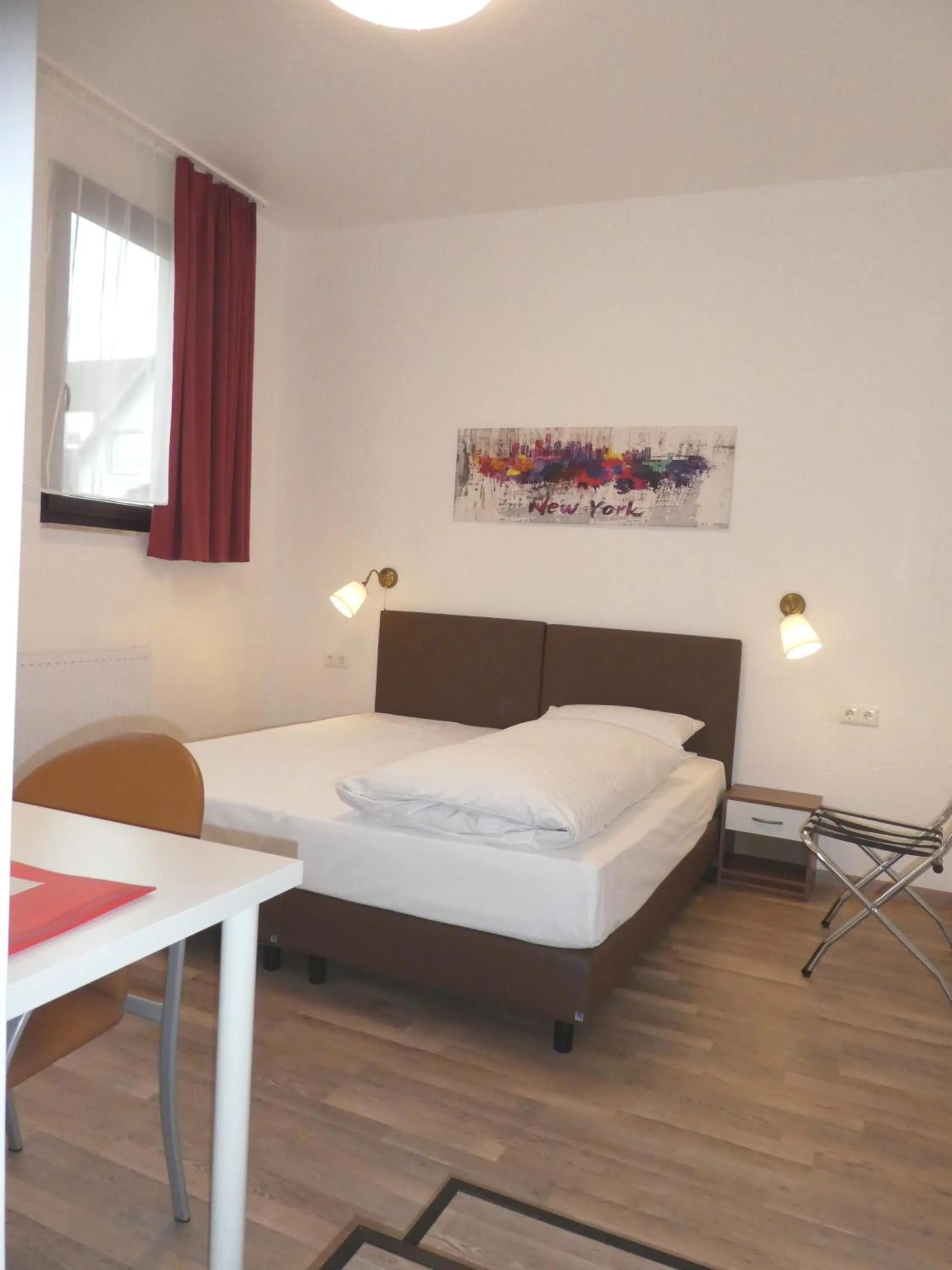 Photo of the whole room, Bed in Hotel Columbus und Glamping