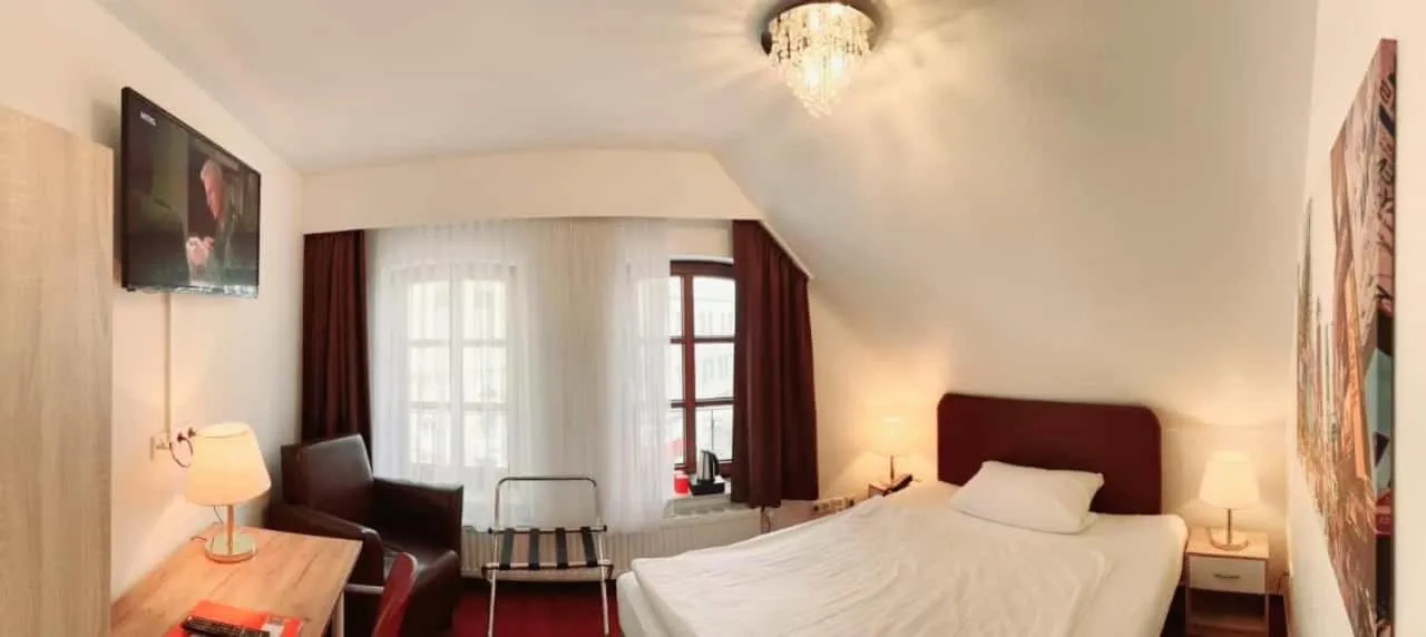 Photo of the whole room, Bed in Hotel Columbus und Glamping