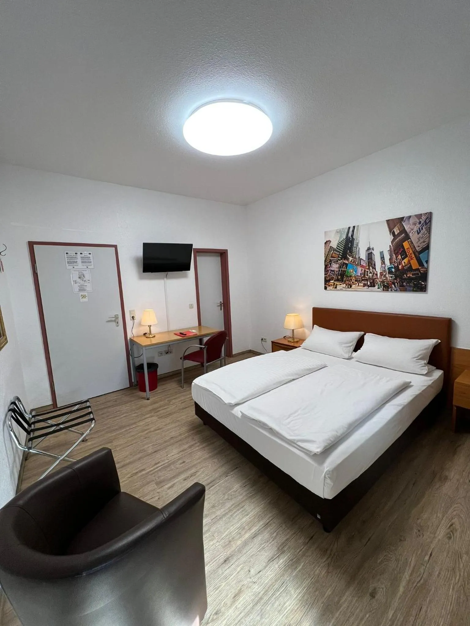 Photo of the whole room, Bed in Hotel Columbus und Glamping