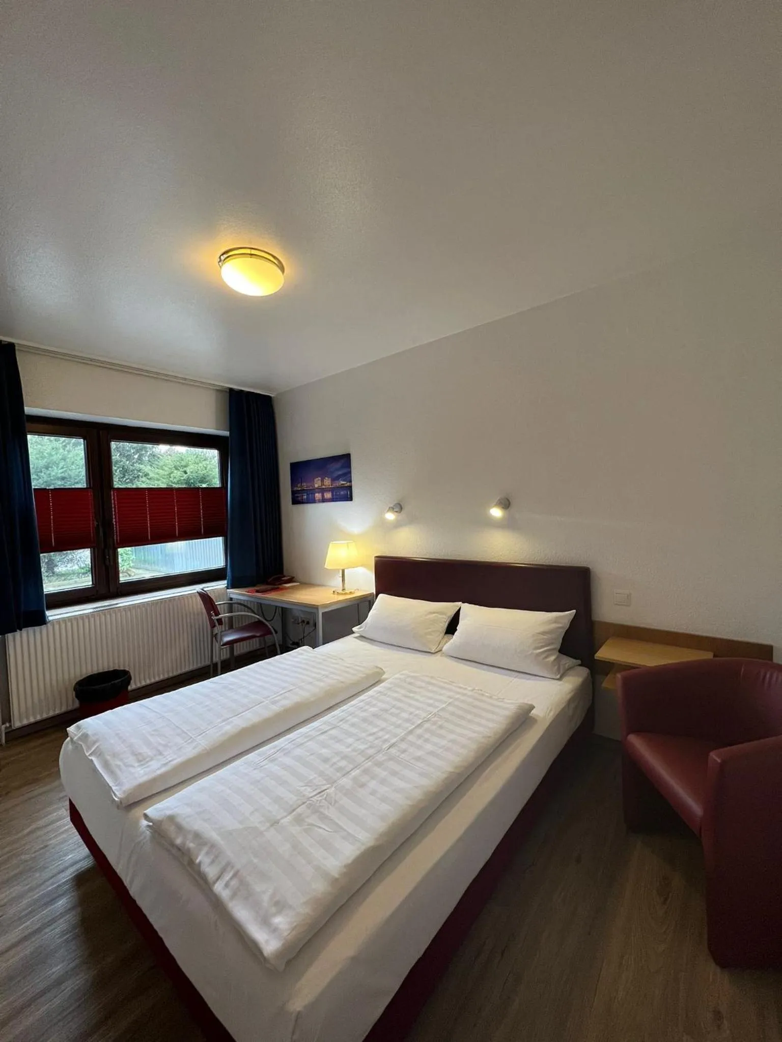 Photo of the whole room, Bed in Hotel Columbus und Glamping