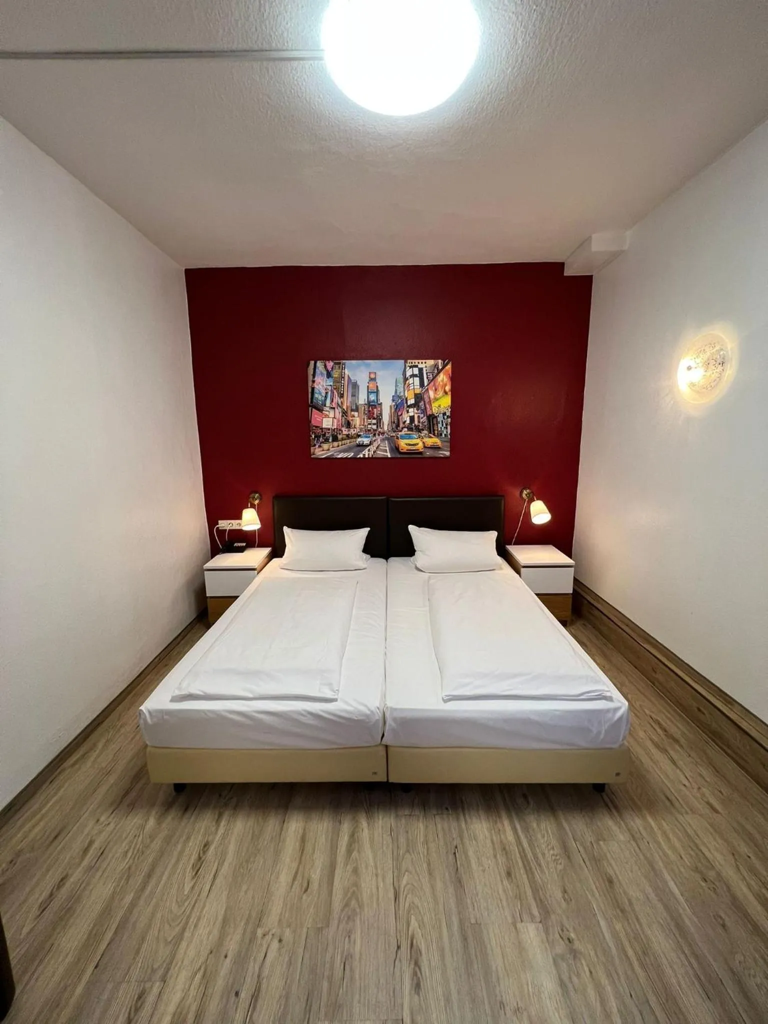 room service, Bed in Hotel Columbus und Glamping